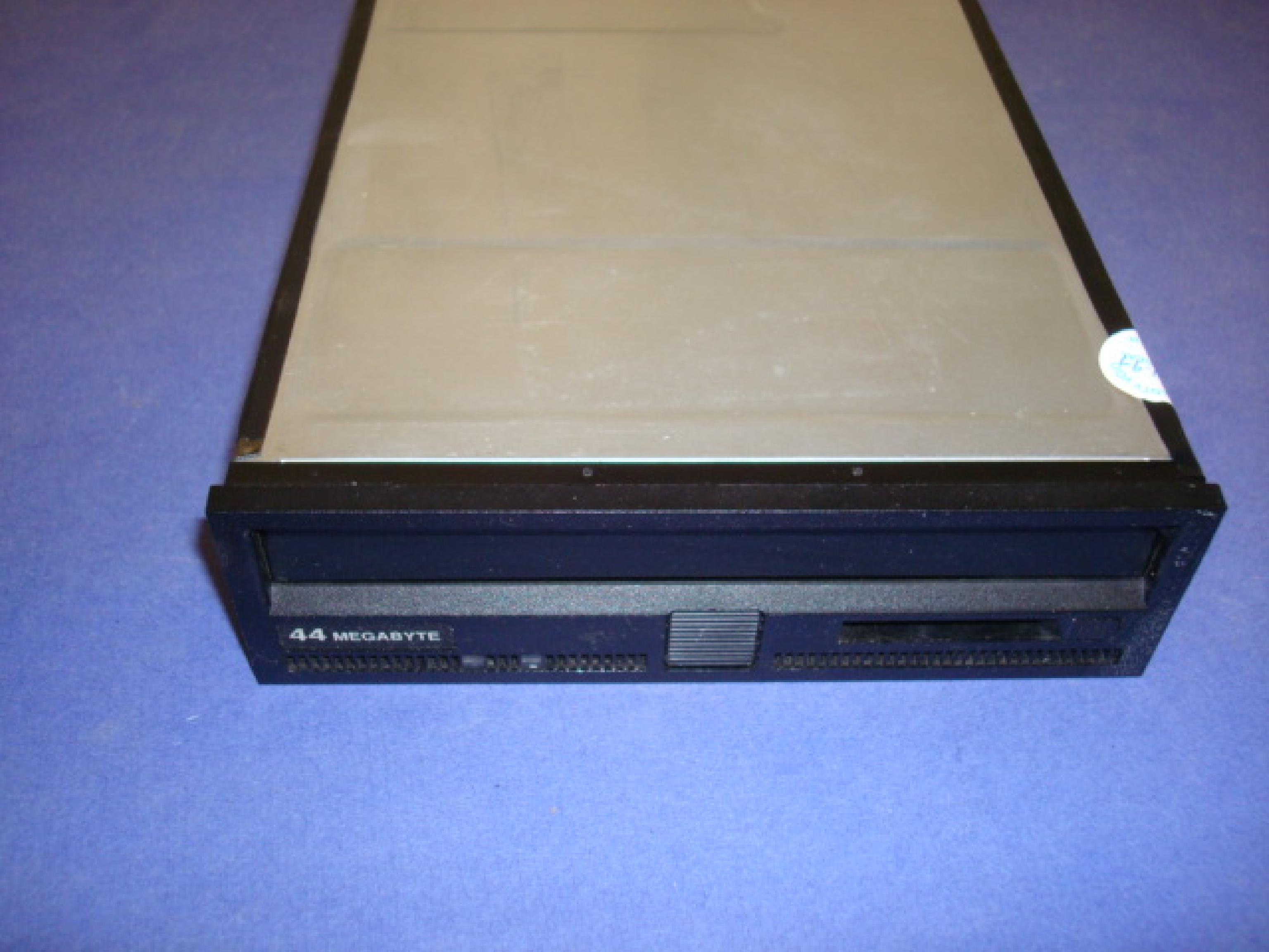 SYQUEST FD-28032-01 BULK PACKAGED SQ555 44MB SCSI DRIVE