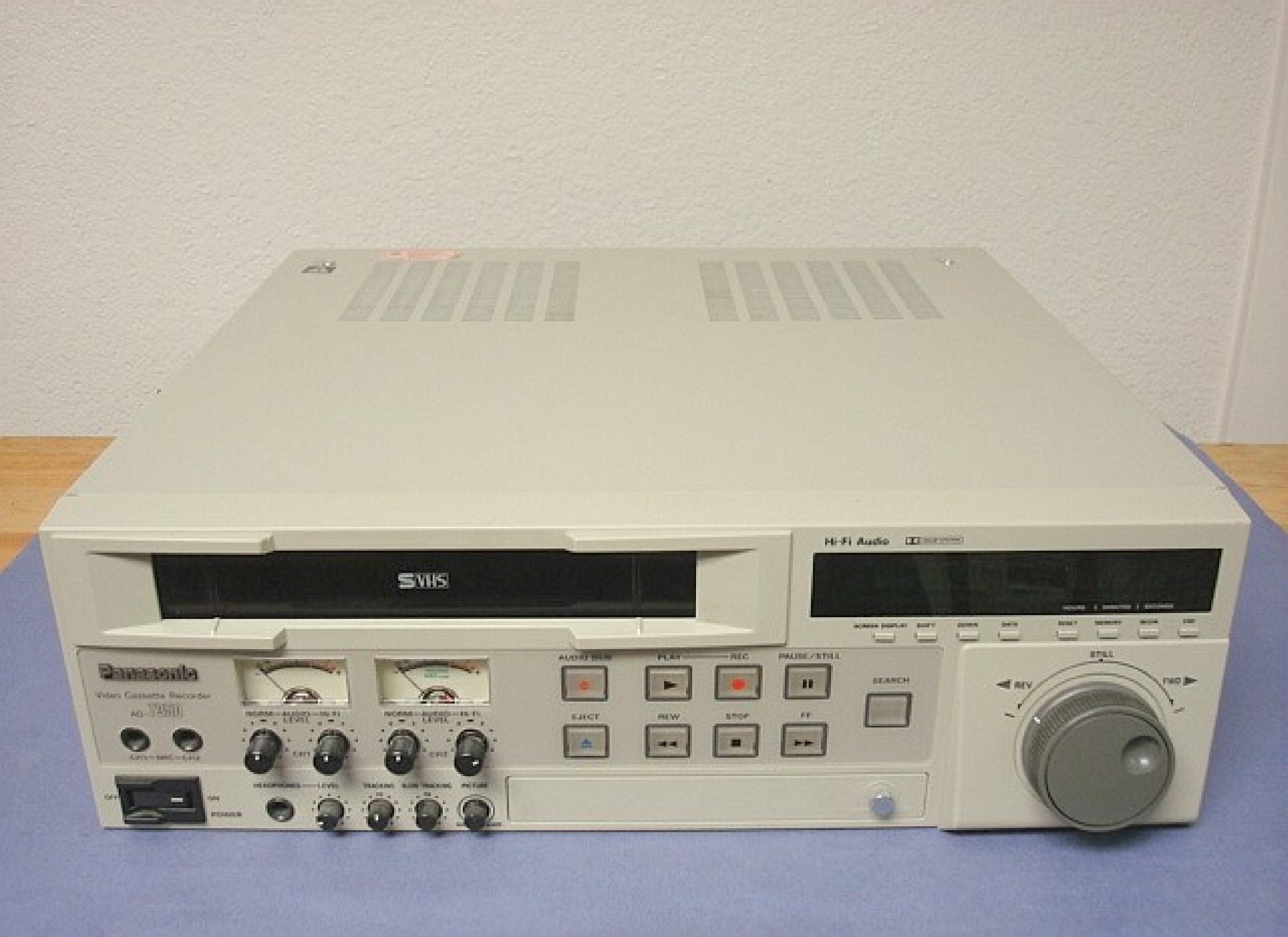 PANASONIC AG-7350-P SVHS PROFESSIONAL VCR EDITING DECK  WITH BOX & REMOTE