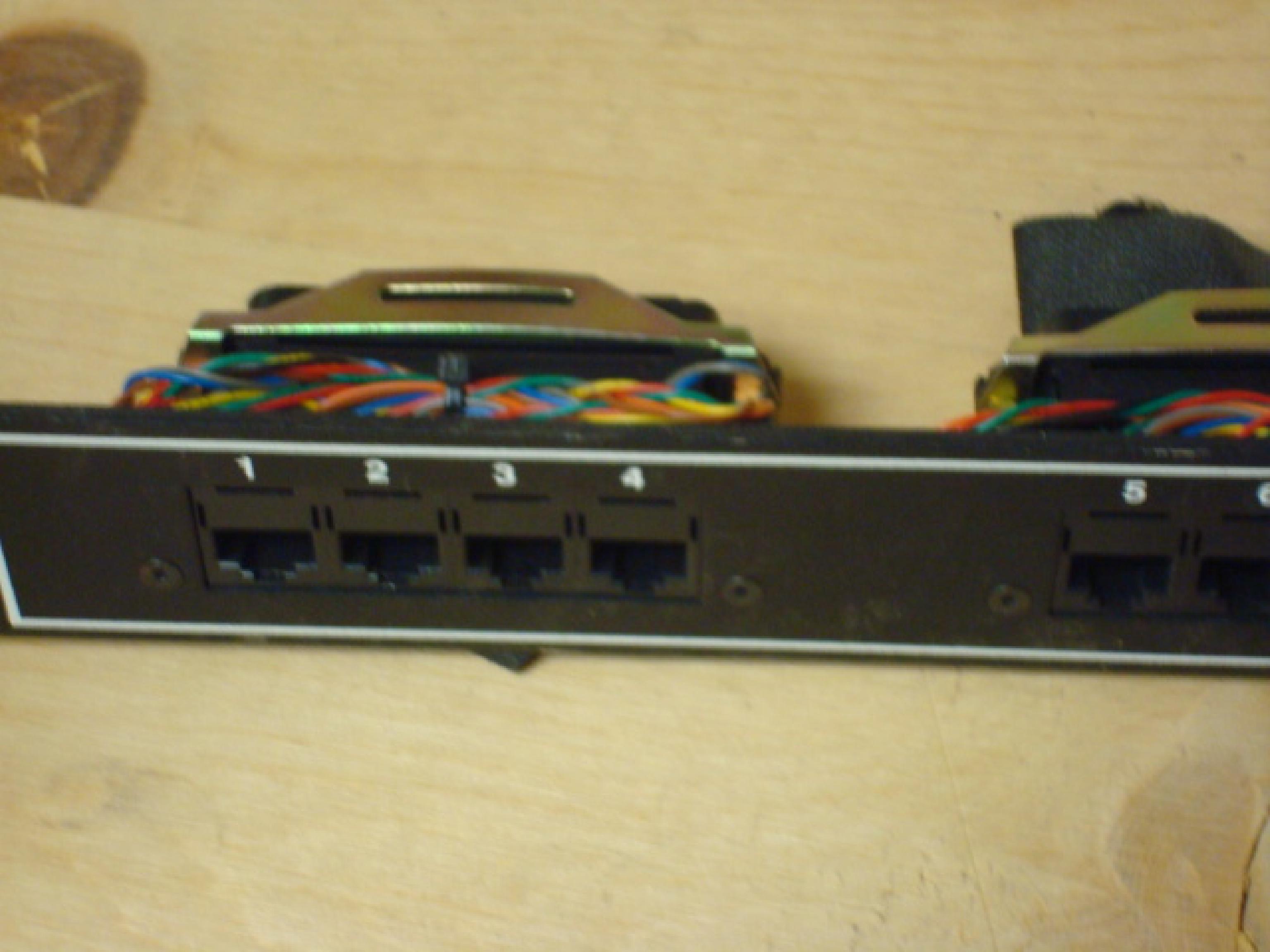 UNKNOWN E136760 5L36 16PORT 19INCH RACK MOUNT (4 RJ45 TO 50PIN CENTRONIC STYLE)