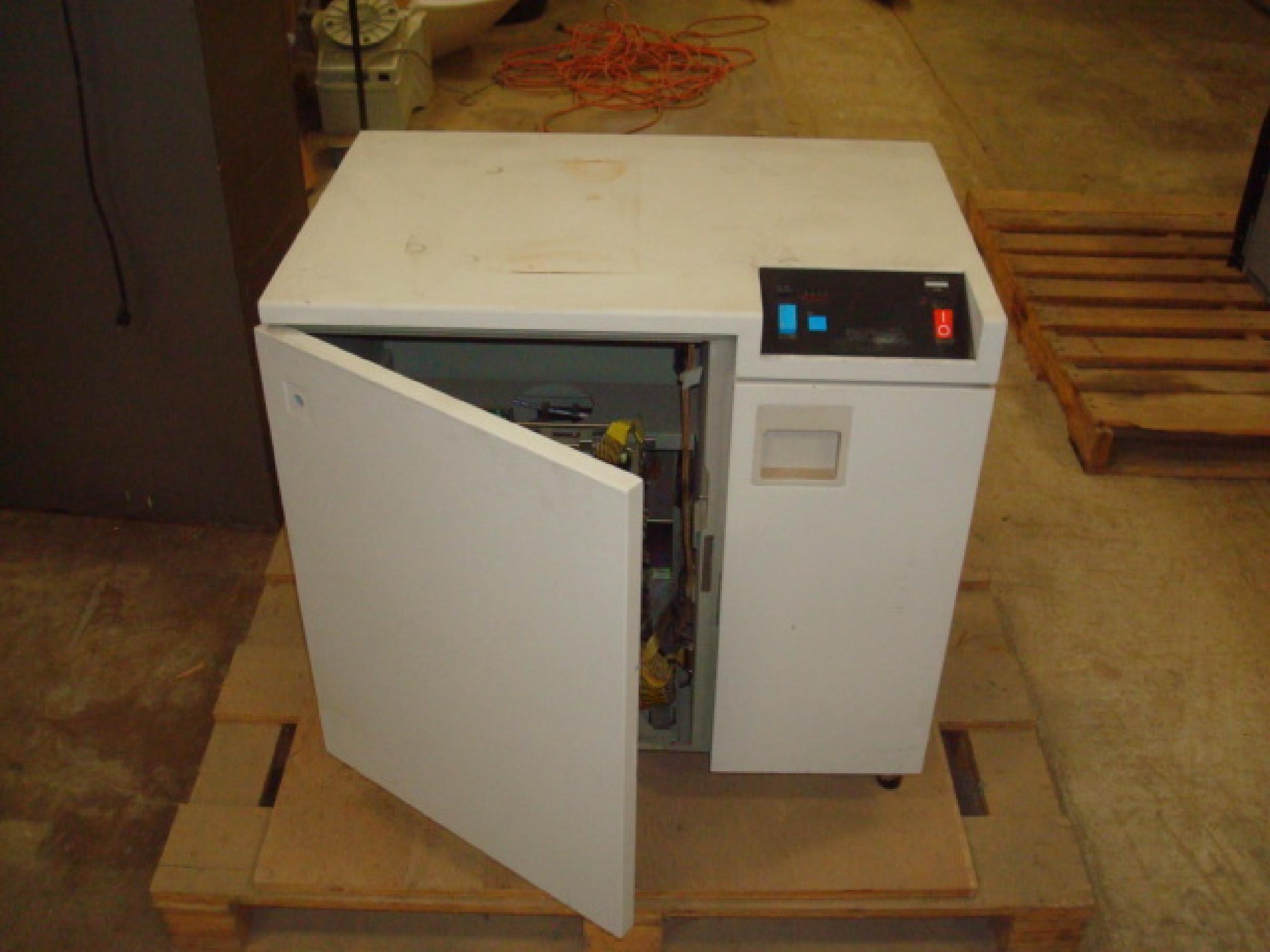 IBM 3274 3274 CONTROL UNIT, WITH MANUAL AND DISKETTES, 32 PORT 3270 TERMINAL CONTROLLERS AND PRINTERS