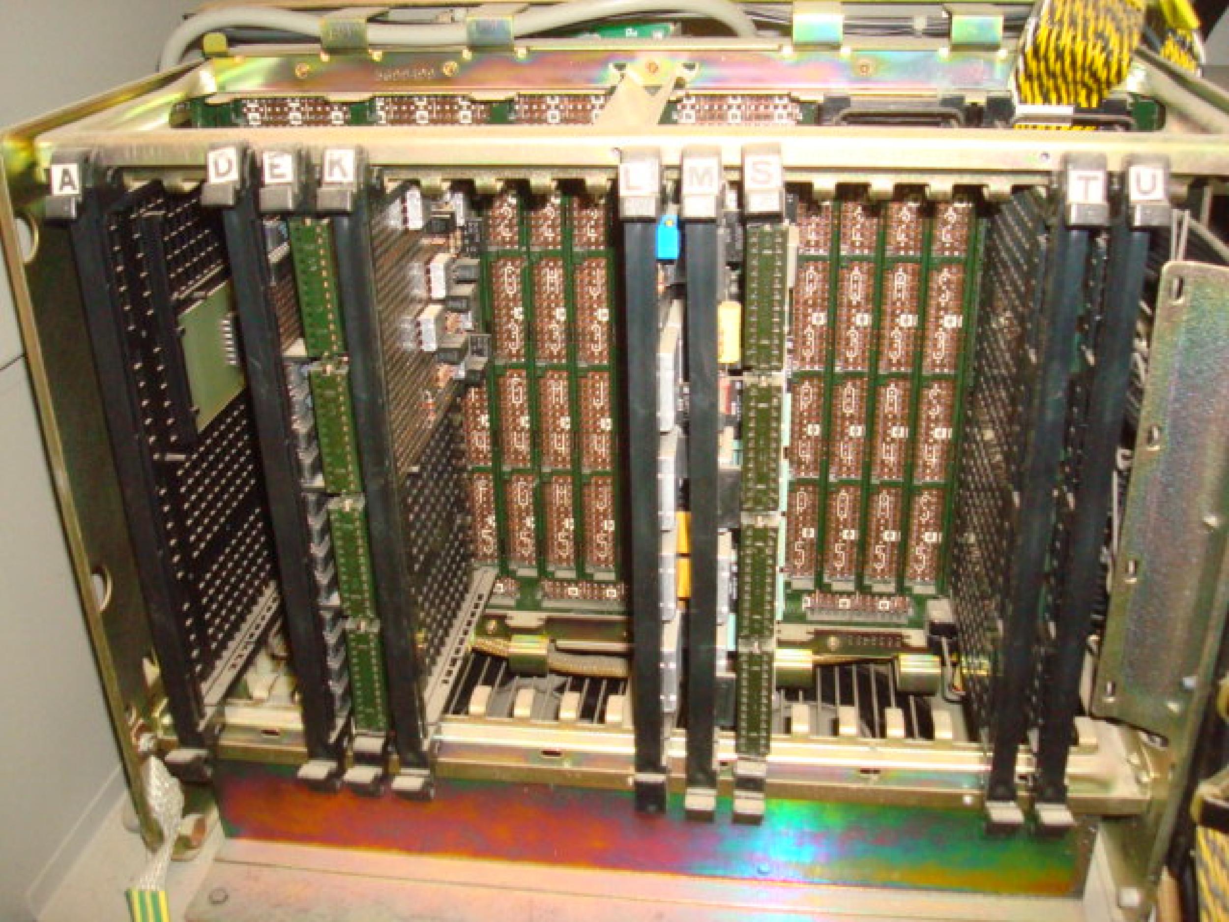 IBM 3274 3274 CONTROL UNIT, WITH MANUAL AND DISKETTES, 32 PORT 3270 TERMINAL CONTROLLERS AND PRINTERS