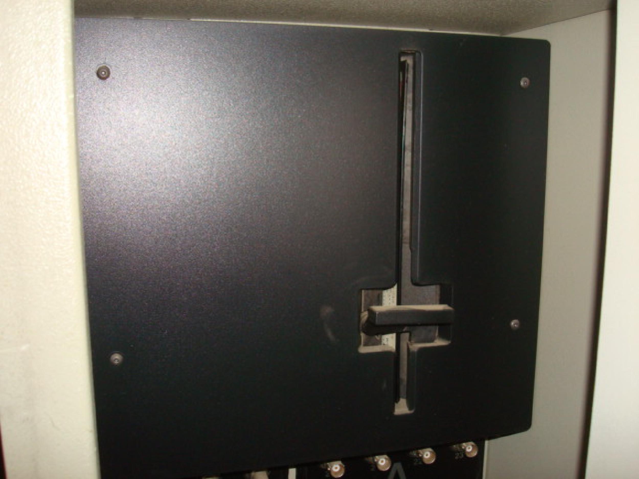 IBM 3274 3274 CONTROL UNIT, WITH MANUAL AND DISKETTES, 32 PORT 3270 TERMINAL CONTROLLERS AND PRINTERS