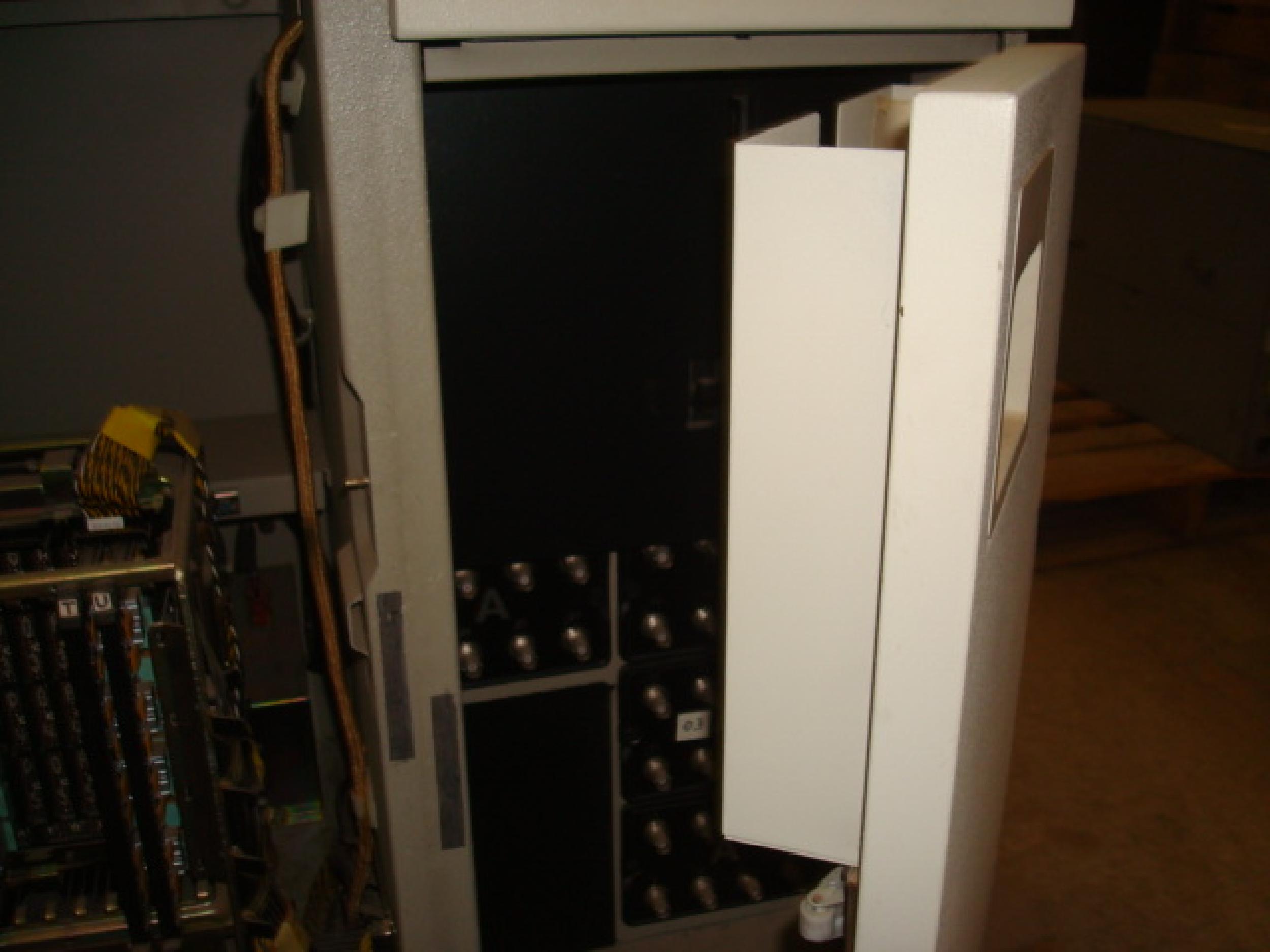 IBM 3274 3274 CONTROL UNIT, WITH MANUAL AND DISKETTES, 32 PORT 3270 TERMINAL CONTROLLERS AND PRINTERS