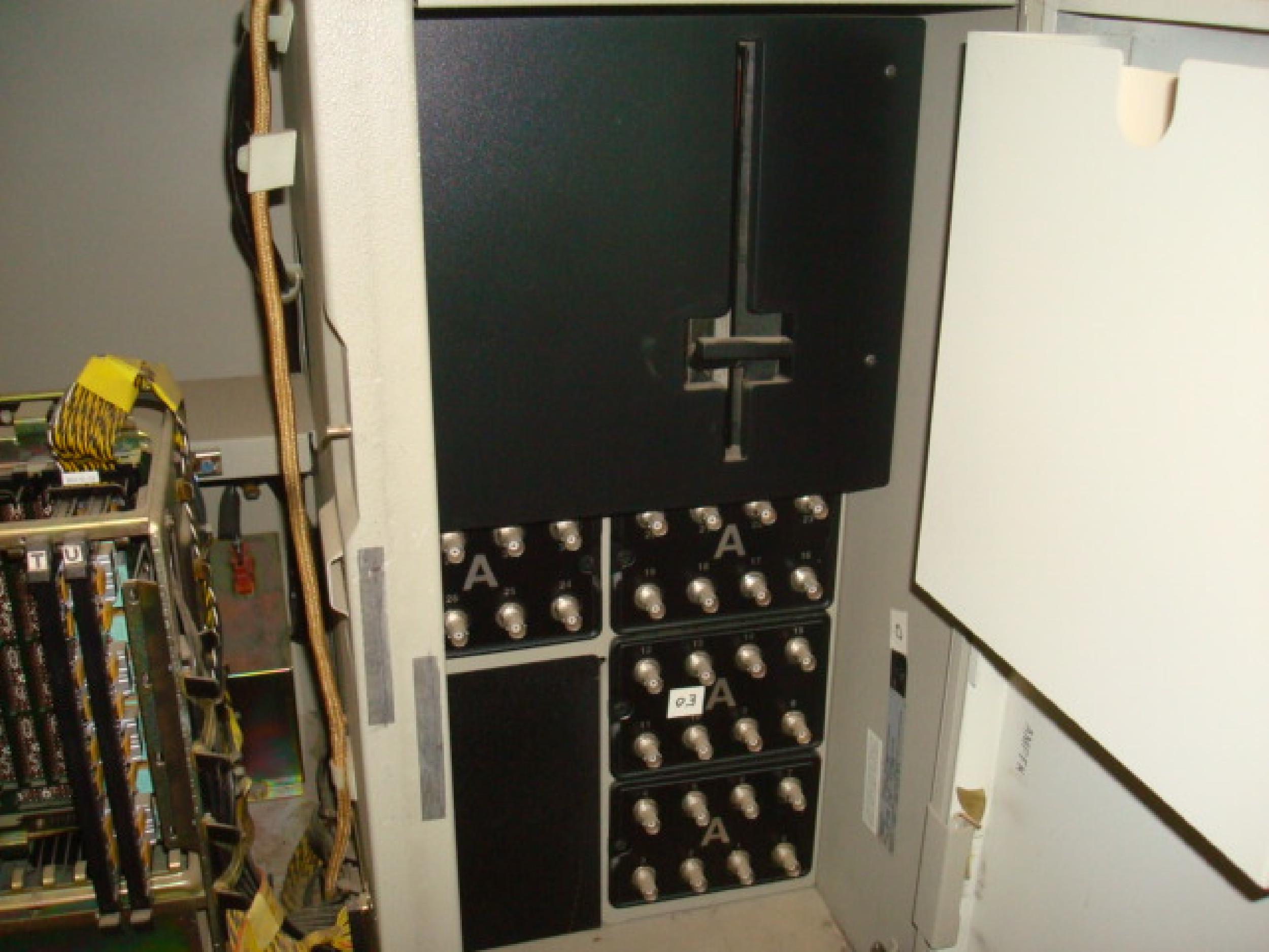 IBM 3274 3274 CONTROL UNIT, WITH MANUAL AND DISKETTES, 32 PORT 3270 TERMINAL CONTROLLERS AND PRINTERS