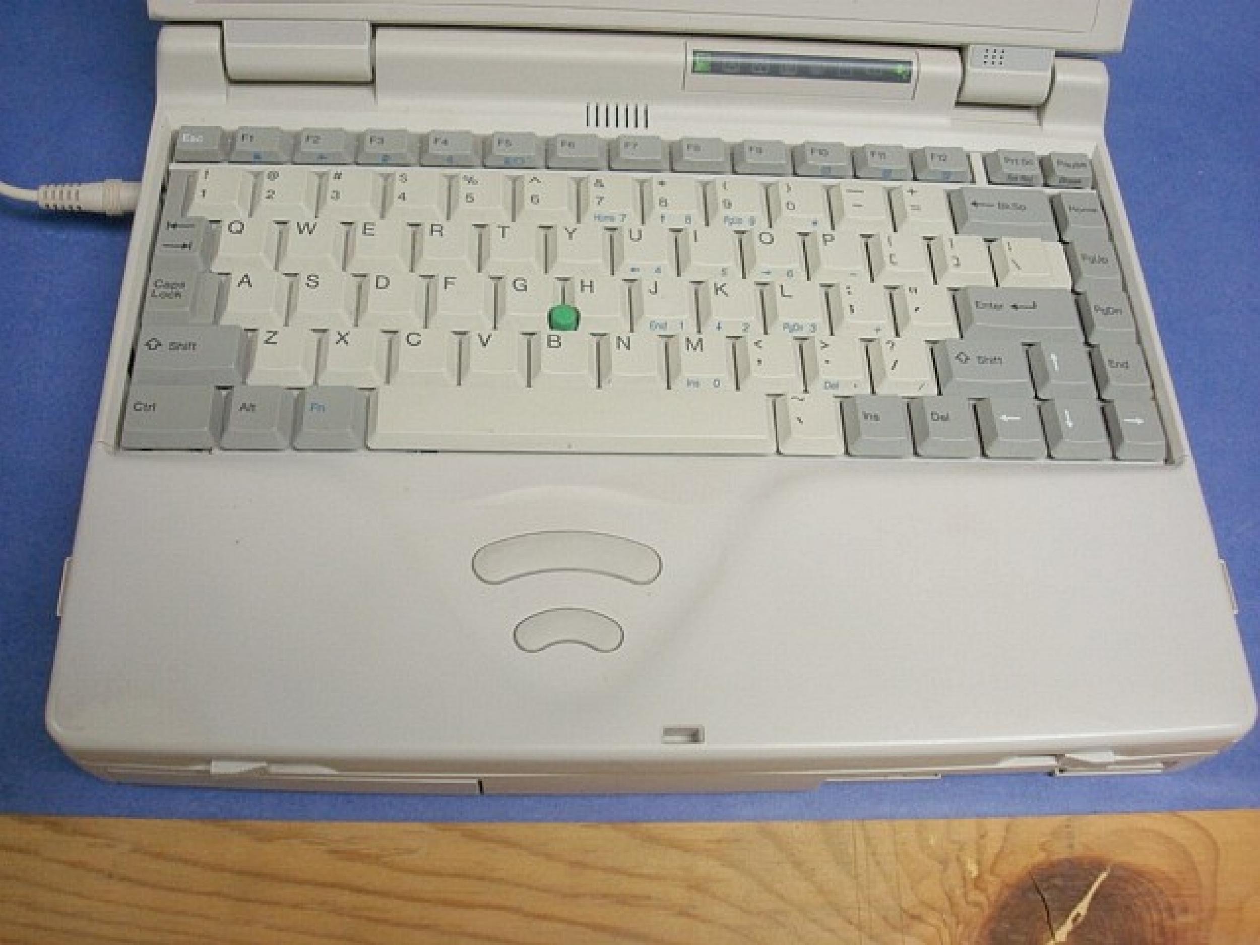 TOSHIBA PA1191U XT LAPTOP 75MHZ 486DX4CPU 500MB HARD DRIVE, 12MB RAM