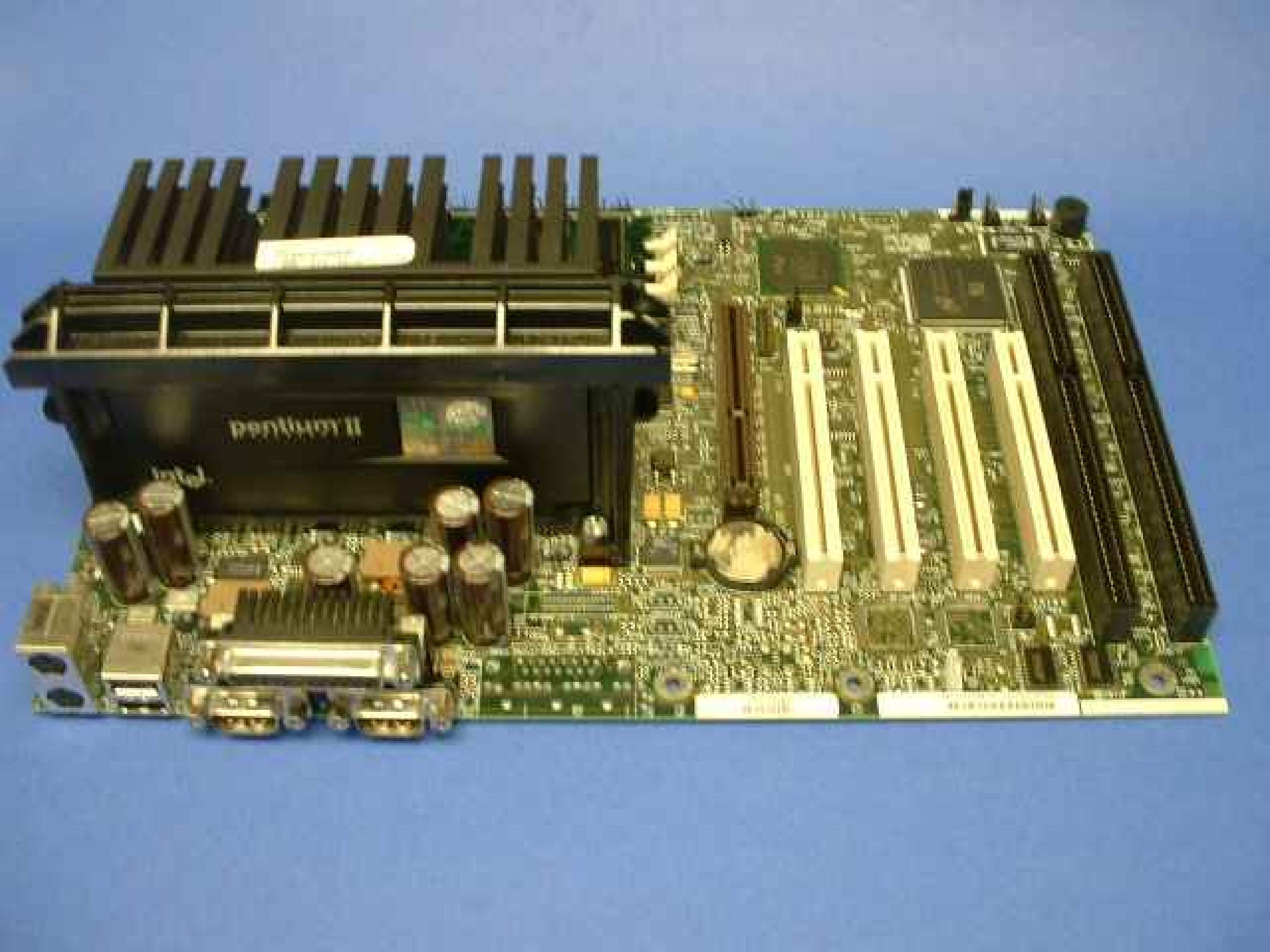 INTEL 681534-308 PENTIUM II SYSTEM BOARD