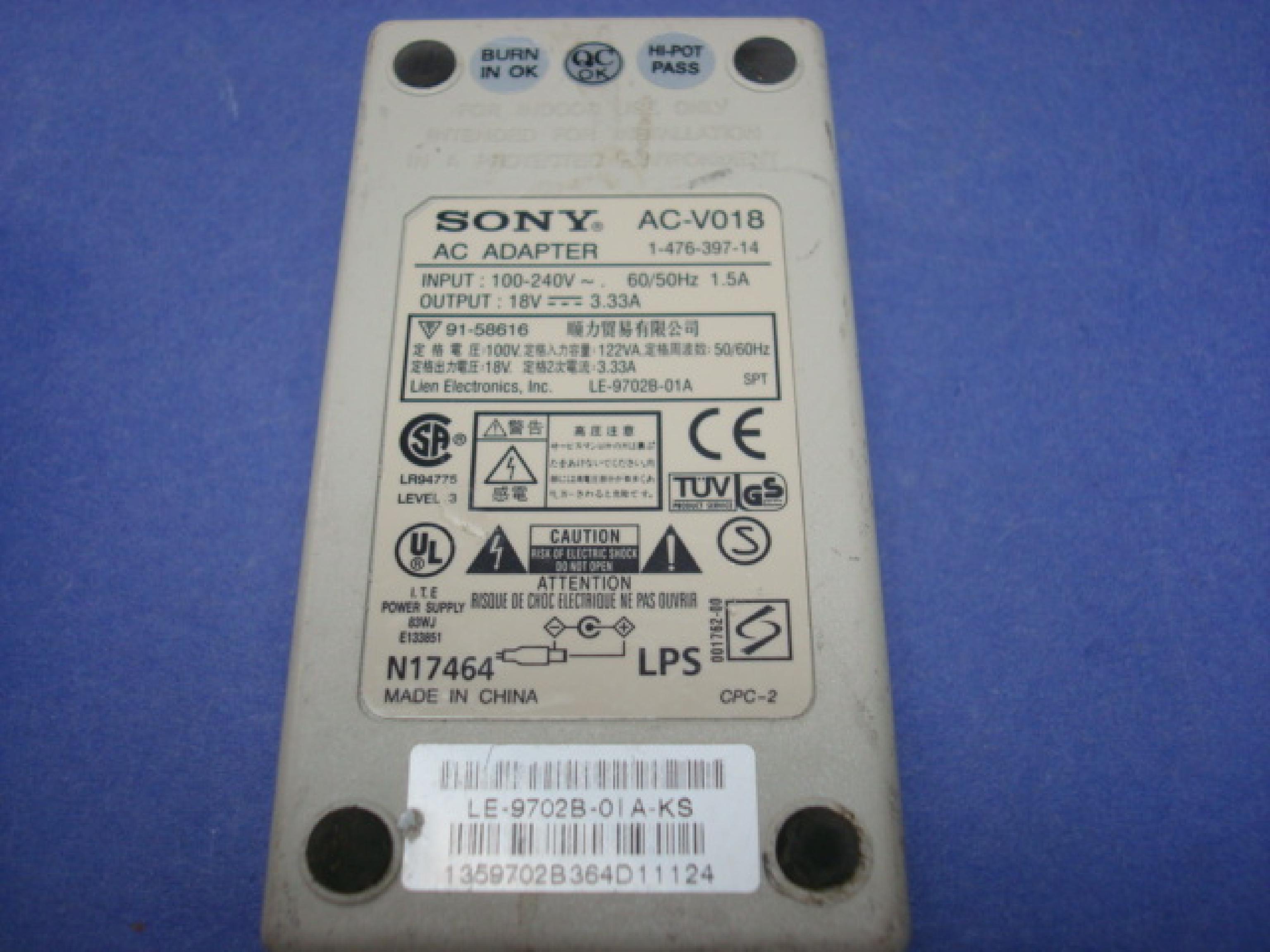 SONY AC-V018 18V DC 3.33A AC ADAPTER WITH BARREL CONNECTOR OD:6MM ID:4.4MM WITH 1MM CENTER SPIKE, OUTSIDE NEGATIVE POLE