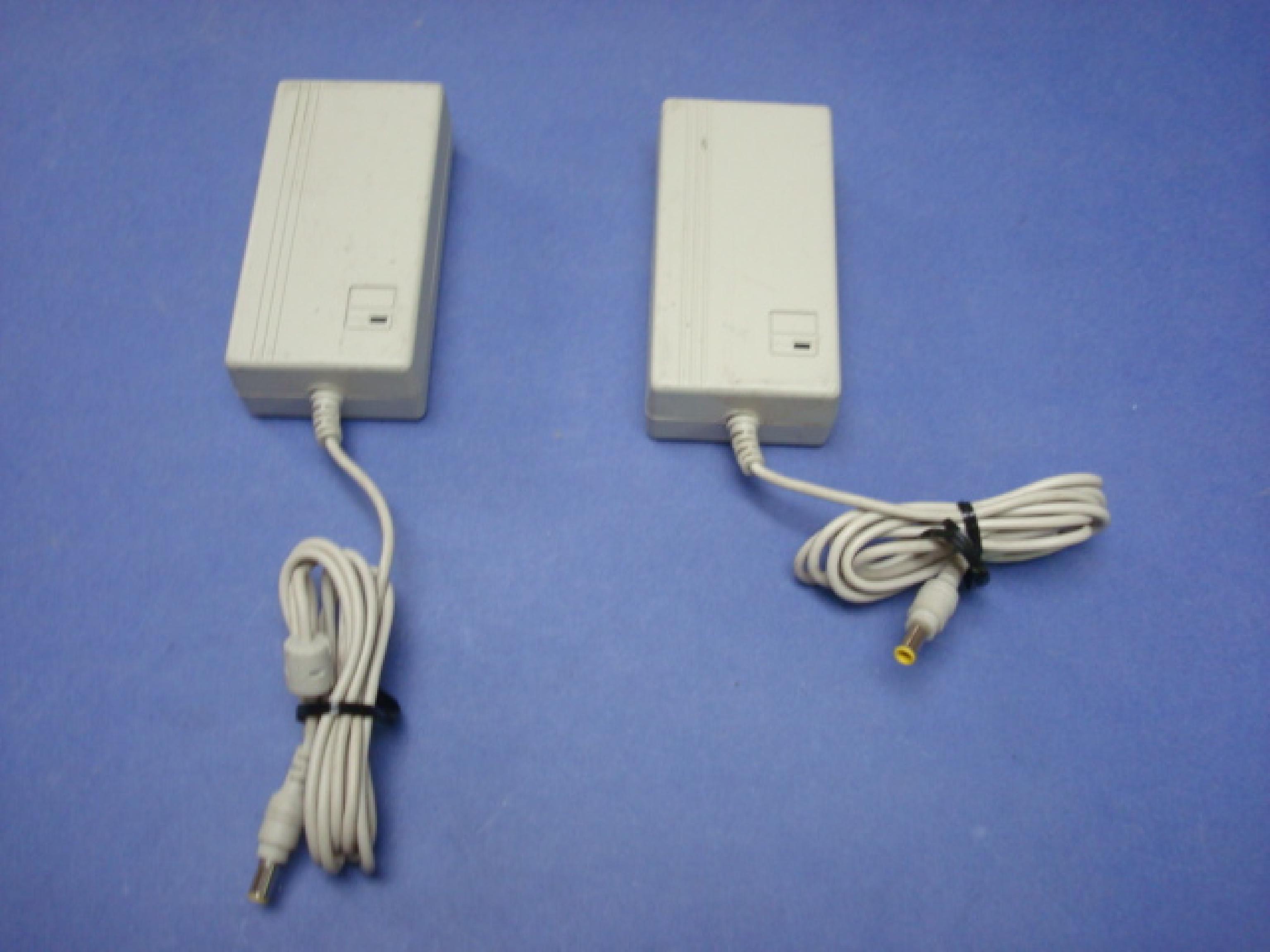 SONY LE-9702B-01A 18V DC 3.33A AC ADAPTER WITH BARREL CONNECTOR OD:6MM ID:4.4MM WITH 1MM CENTER SPIKE, OUTSIDE NEGATIVE POLE