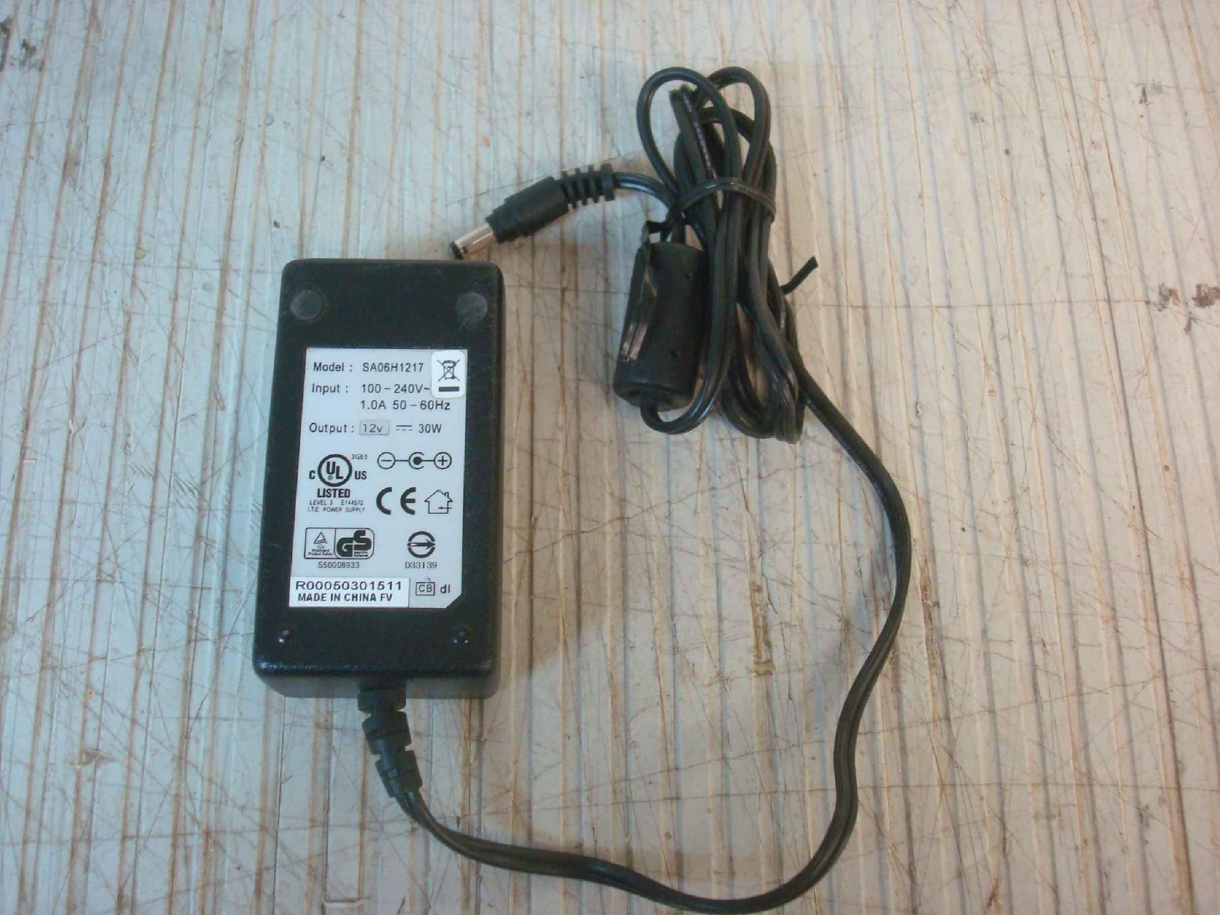 GENERIC SA06H1217 12V DC 30W AC ADAPTER WITH BARREL CONNECTOR 2.5A OD:5.5MM ID:2.5MM SPRING LOADED CONNECTOR
