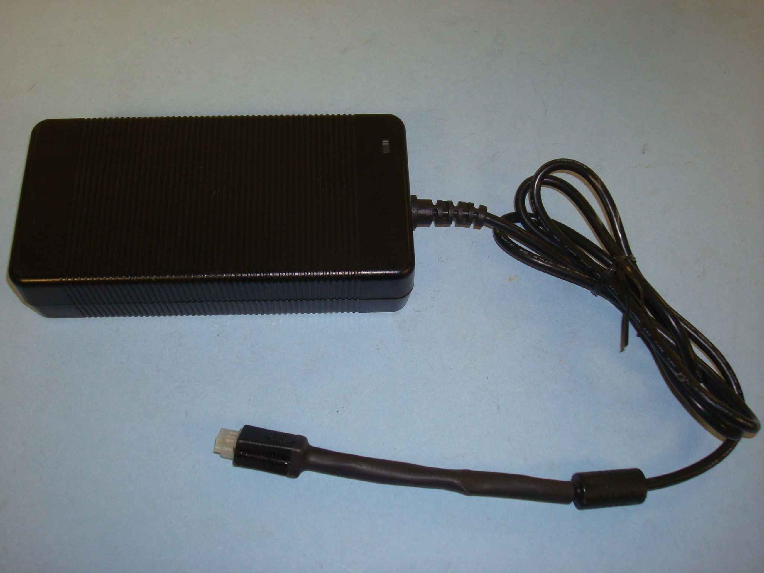 GATEWAY 2000 6500909 12V DC 19.6A AC ADAPTER WITH 6 PIN CONNECTOR