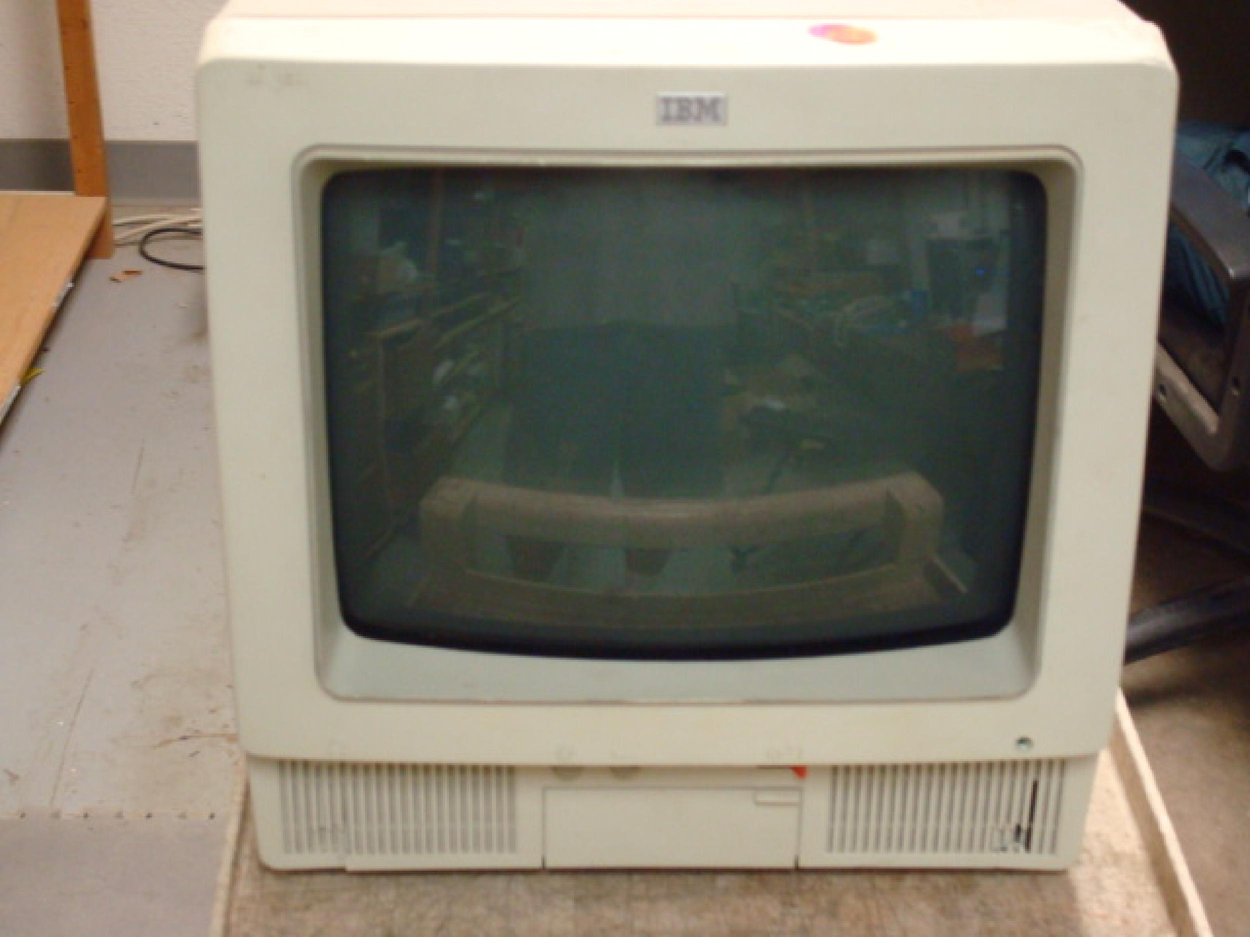 IBM 8575154 TERMINAL, POWERS ON, CRACKED CASE