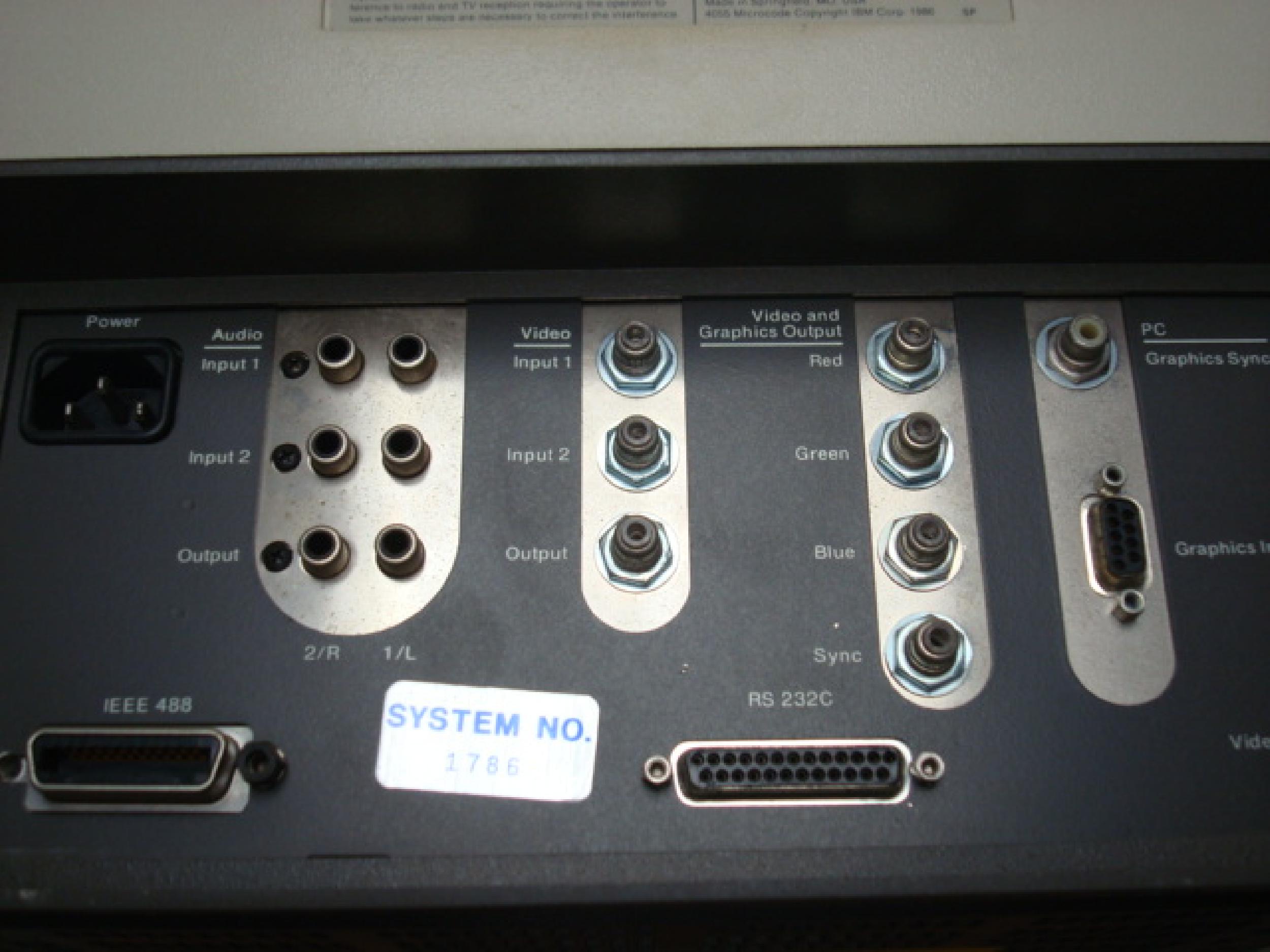 IBM 4055 TERMINAL, POWERS ON, CRACKED CASE