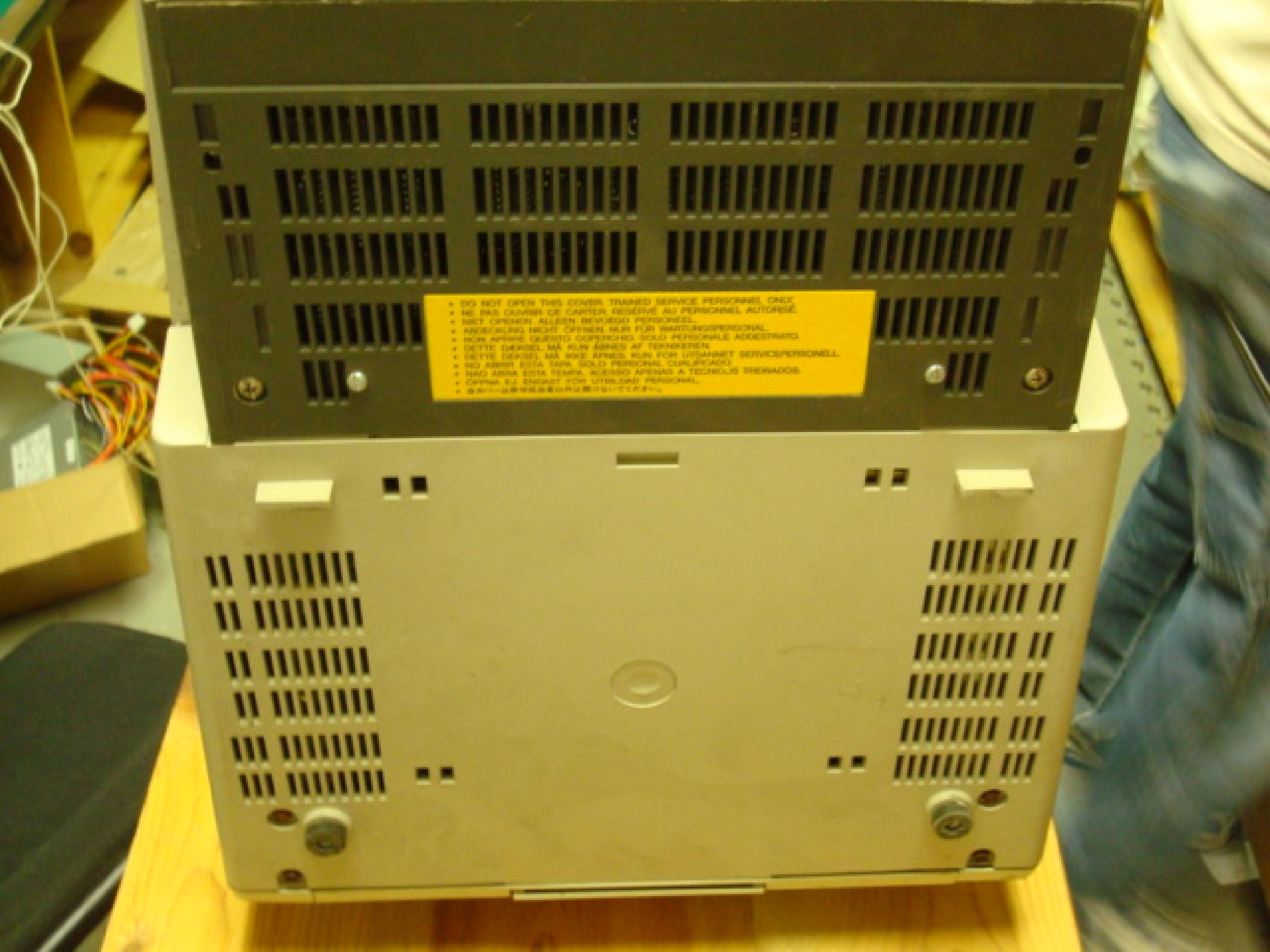 IBM 4055 TERMINAL, POWERS ON, CRACKED CASE