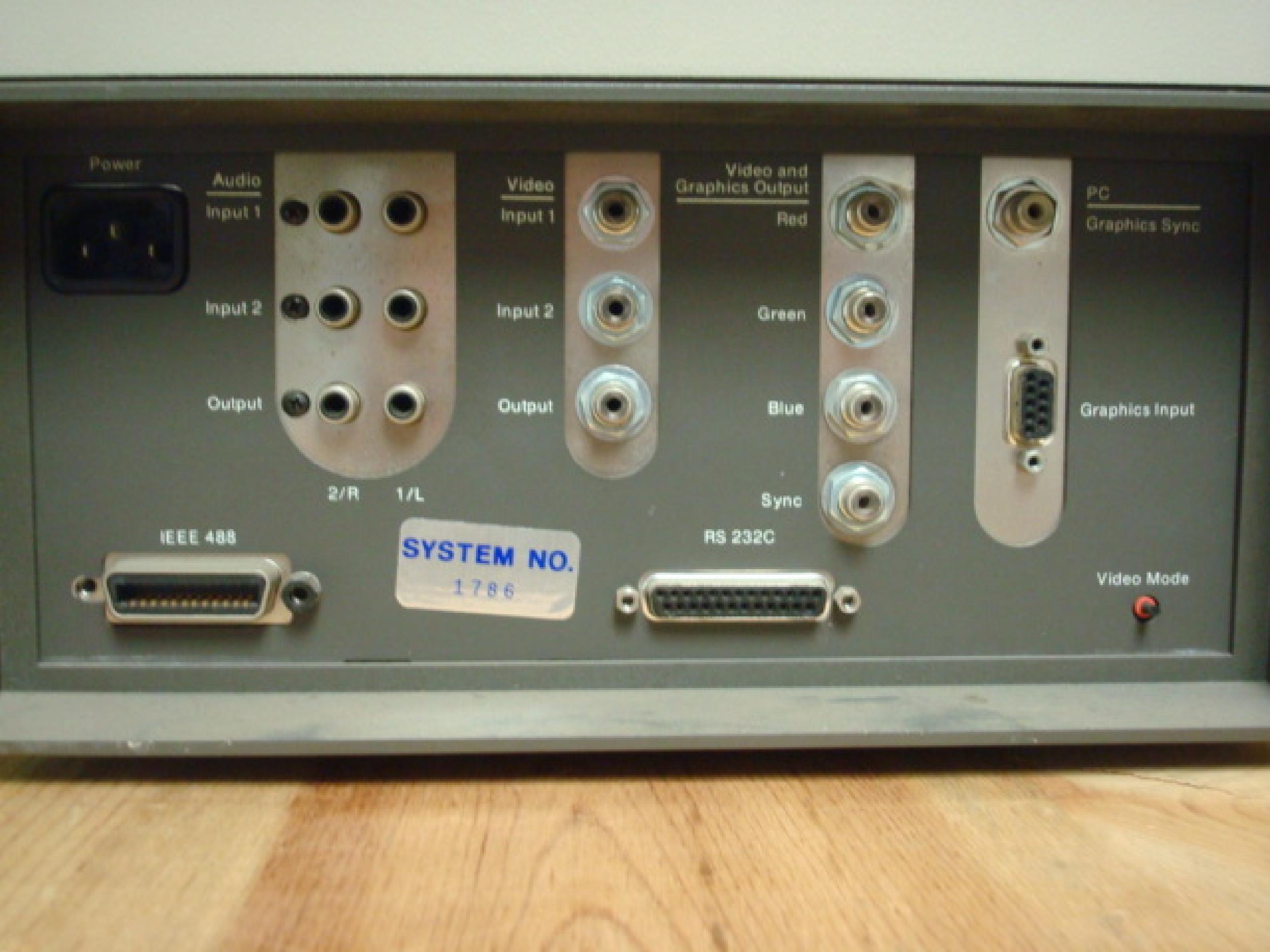 IBM 4055 TERMINAL, POWERS ON, CRACKED CASE