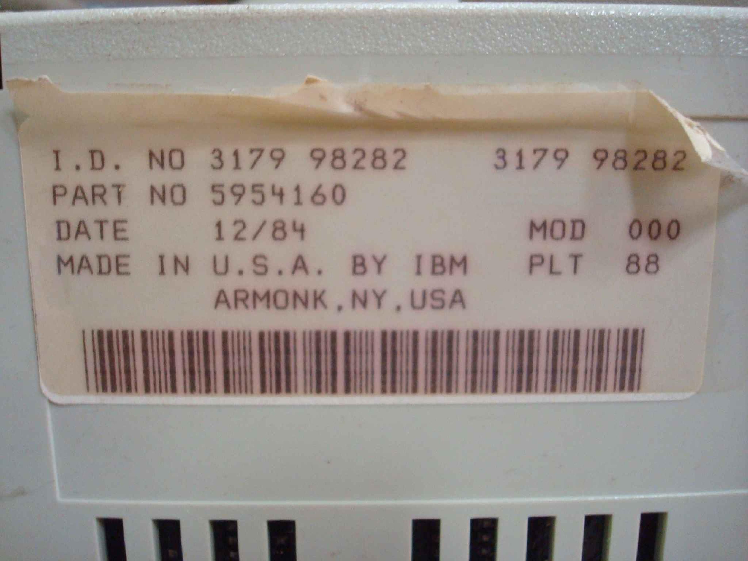 IBM 3179 KVA II TERMINAL, POWERS ON