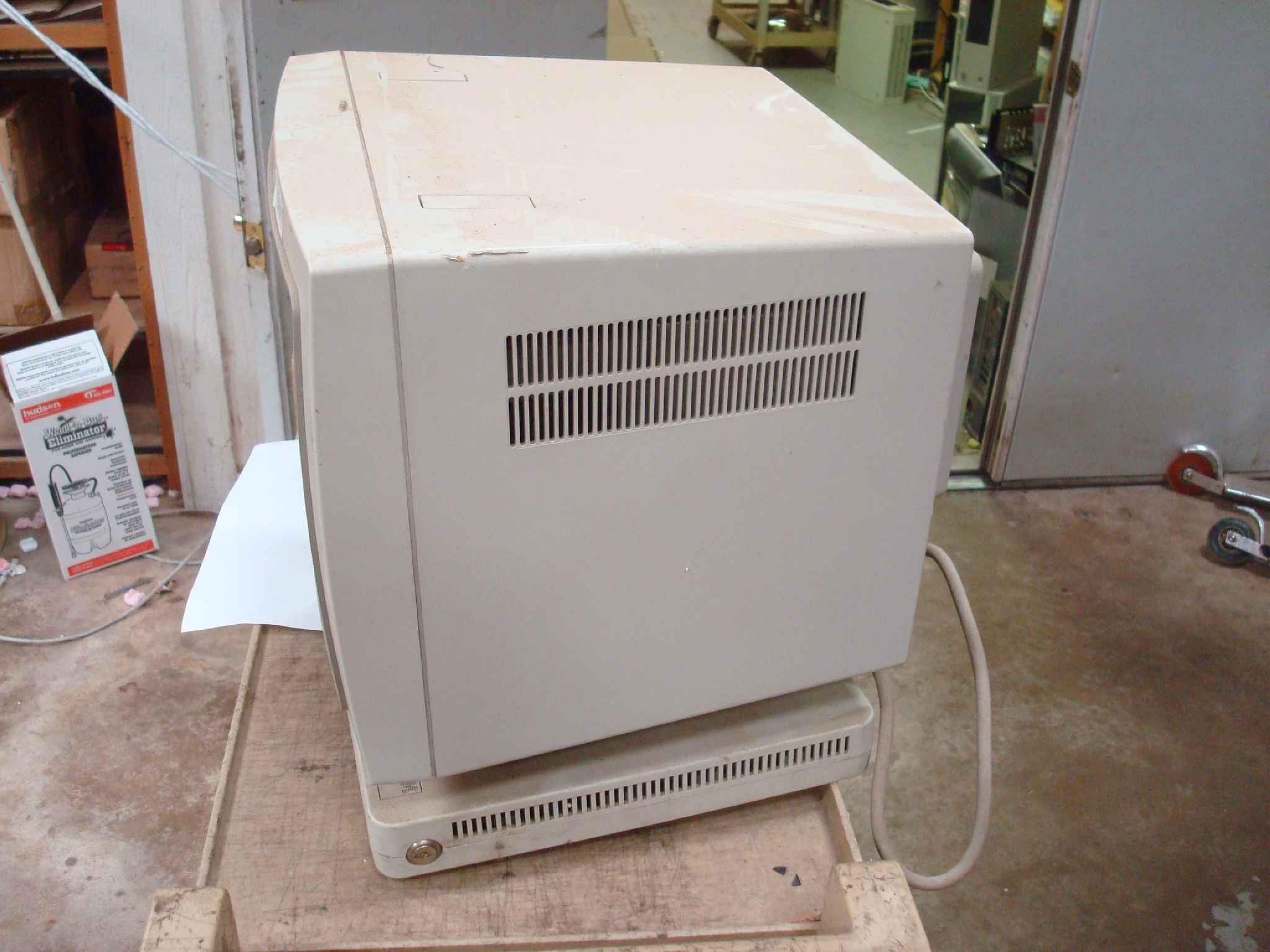 IBM 3179 KVA II TERMINAL, POWERS ON