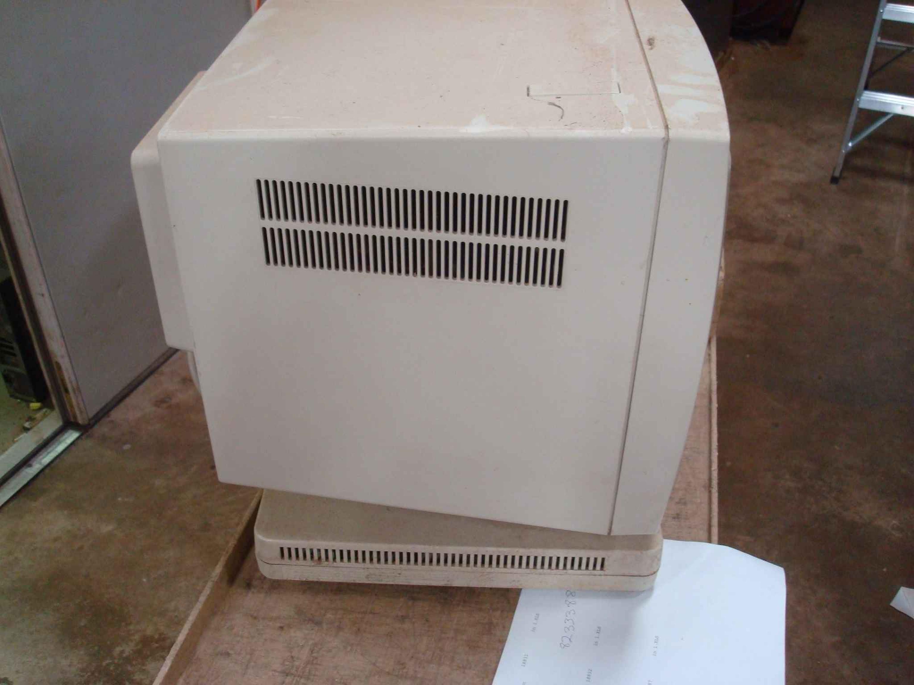 IBM 3179 KVA II TERMINAL, POWERS ON