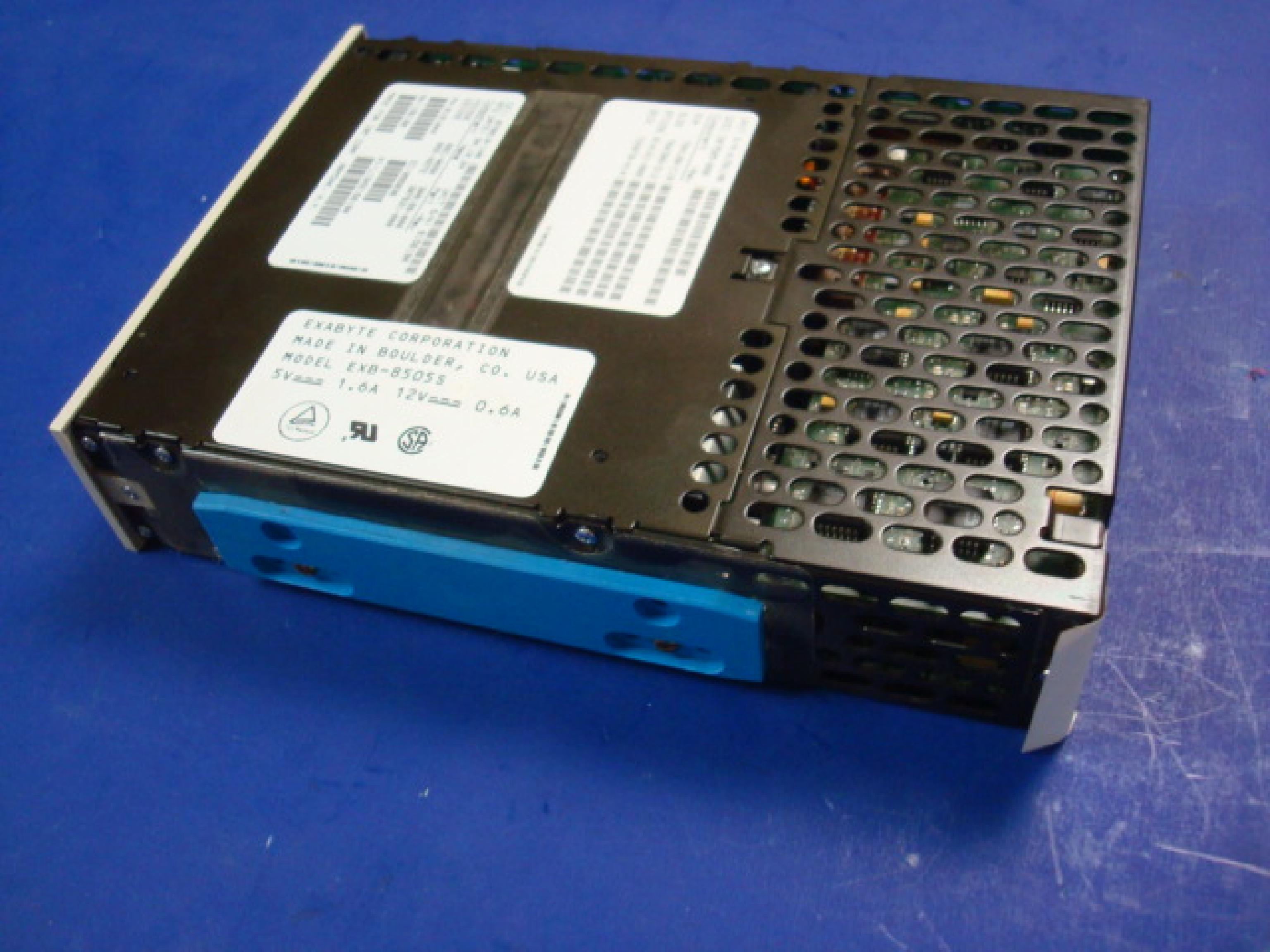 IBM 8191044 5/10 GB SCSI TAPE DRIVE