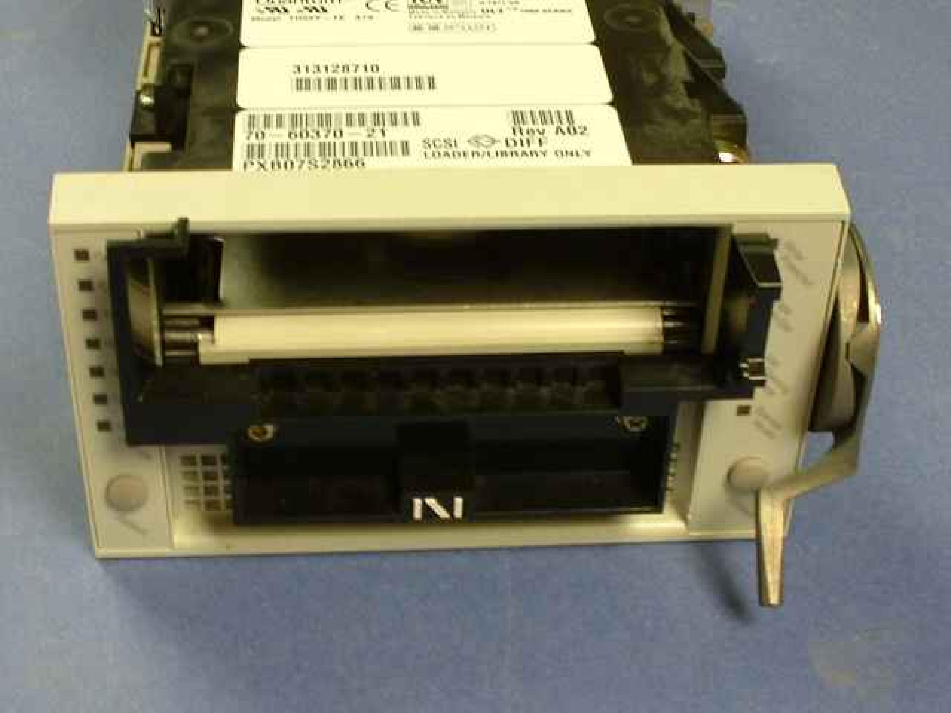 STORAGETEK 70-31131.03 B02 DLT 7000 DLT7000 AUTOLOADER WITH TRAY FOR L/180 AND L700