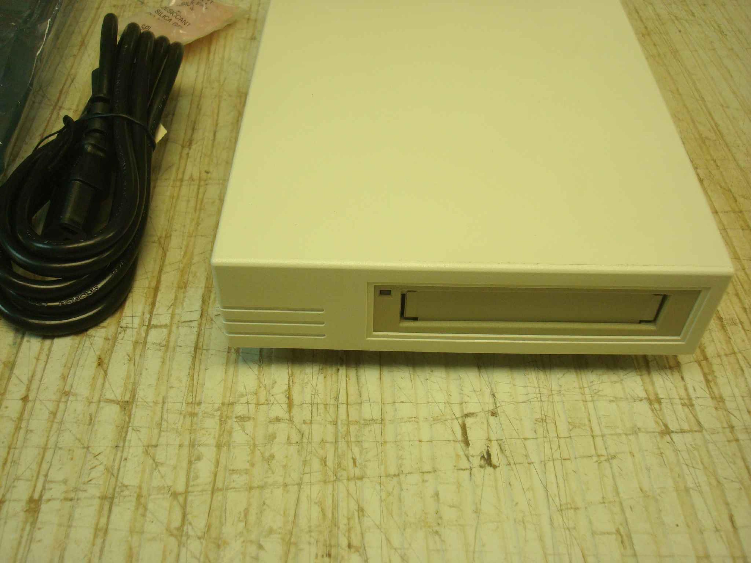 ARCHIVE 70200700-001 EXTERNAL TAPE DRIVE