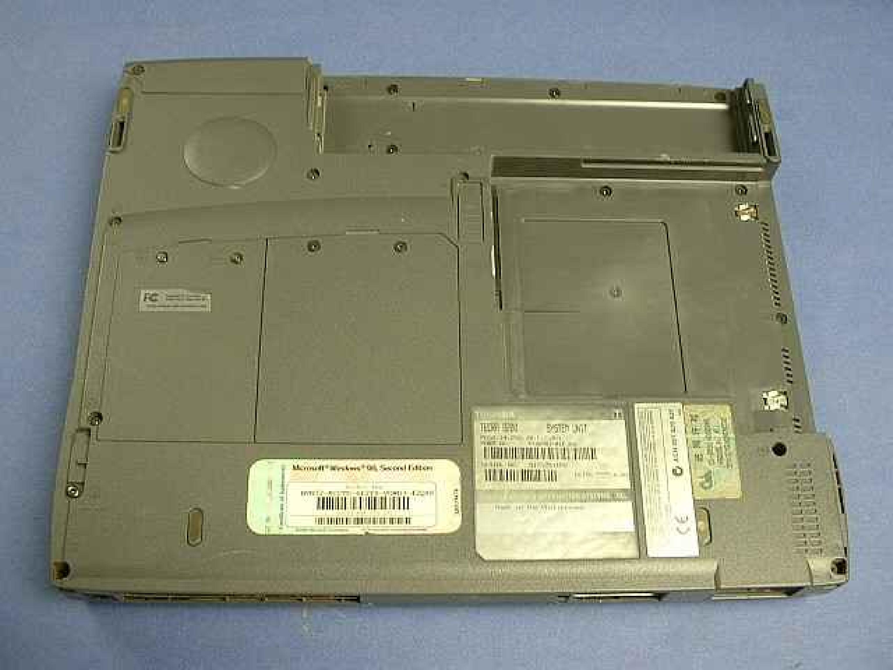 TOSHIBA TECRA 8200 PARTS ONLY, TECRA 8200 NOTEBOOK, NO BATTERY OR HD