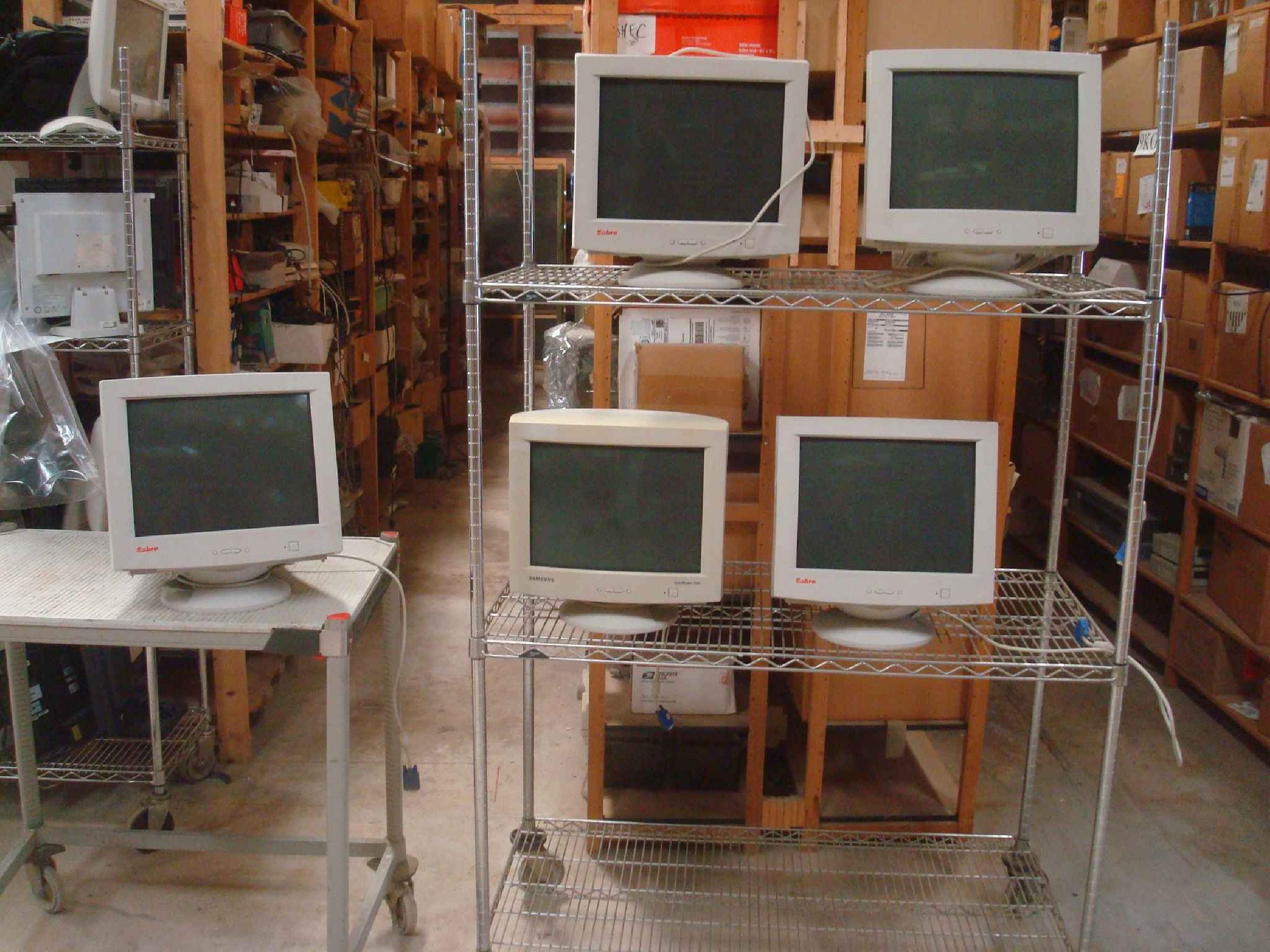 SAMSUNG SYNCMASTER 750S 17 INCH WHITE CRT MONITOR GREAT PICTURE GRADE B