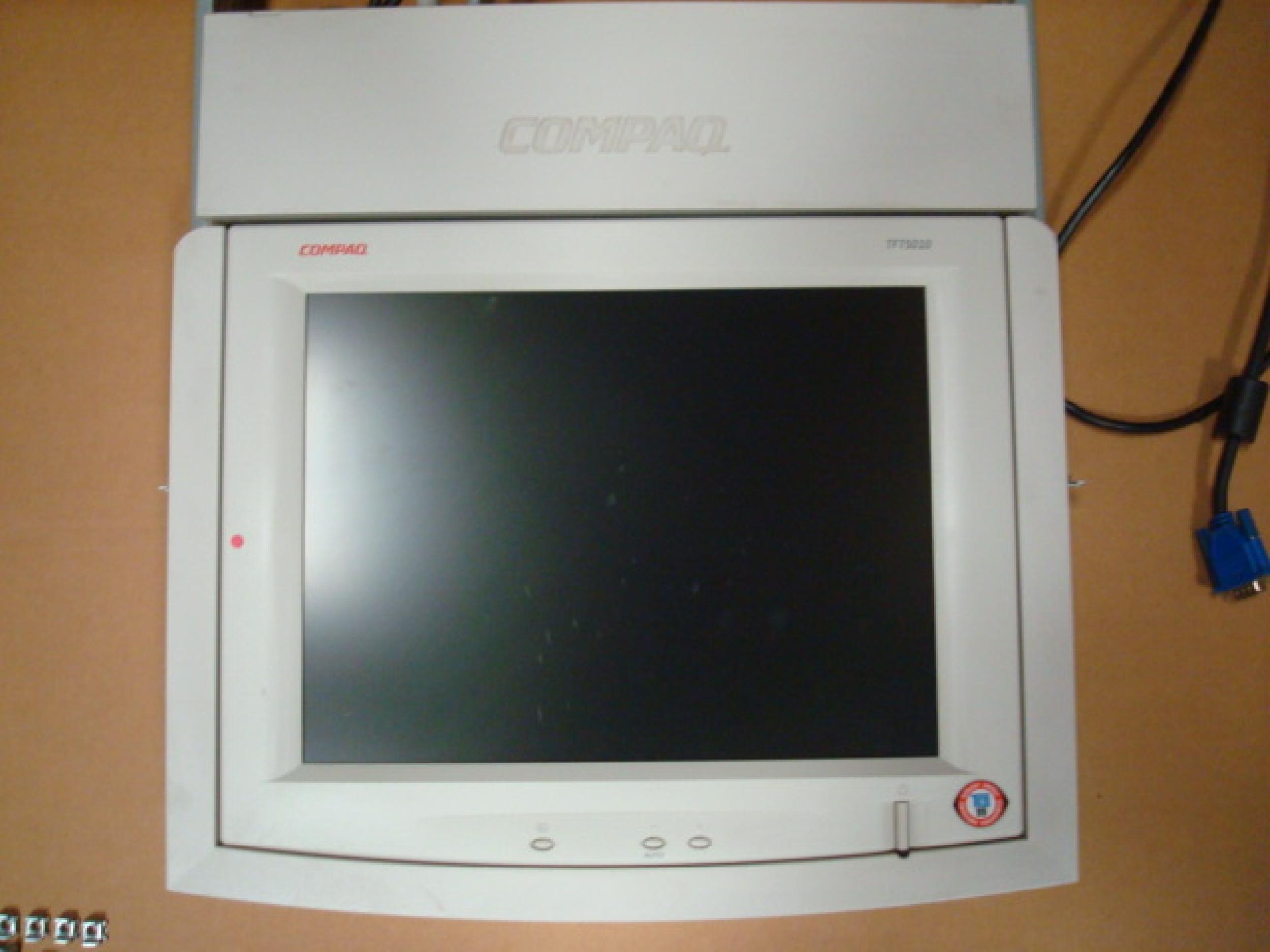 COMPAQ / HEWLETT PACKARD / HP 224090-001 RACK MOUNT LCD PANEL - BEIGE