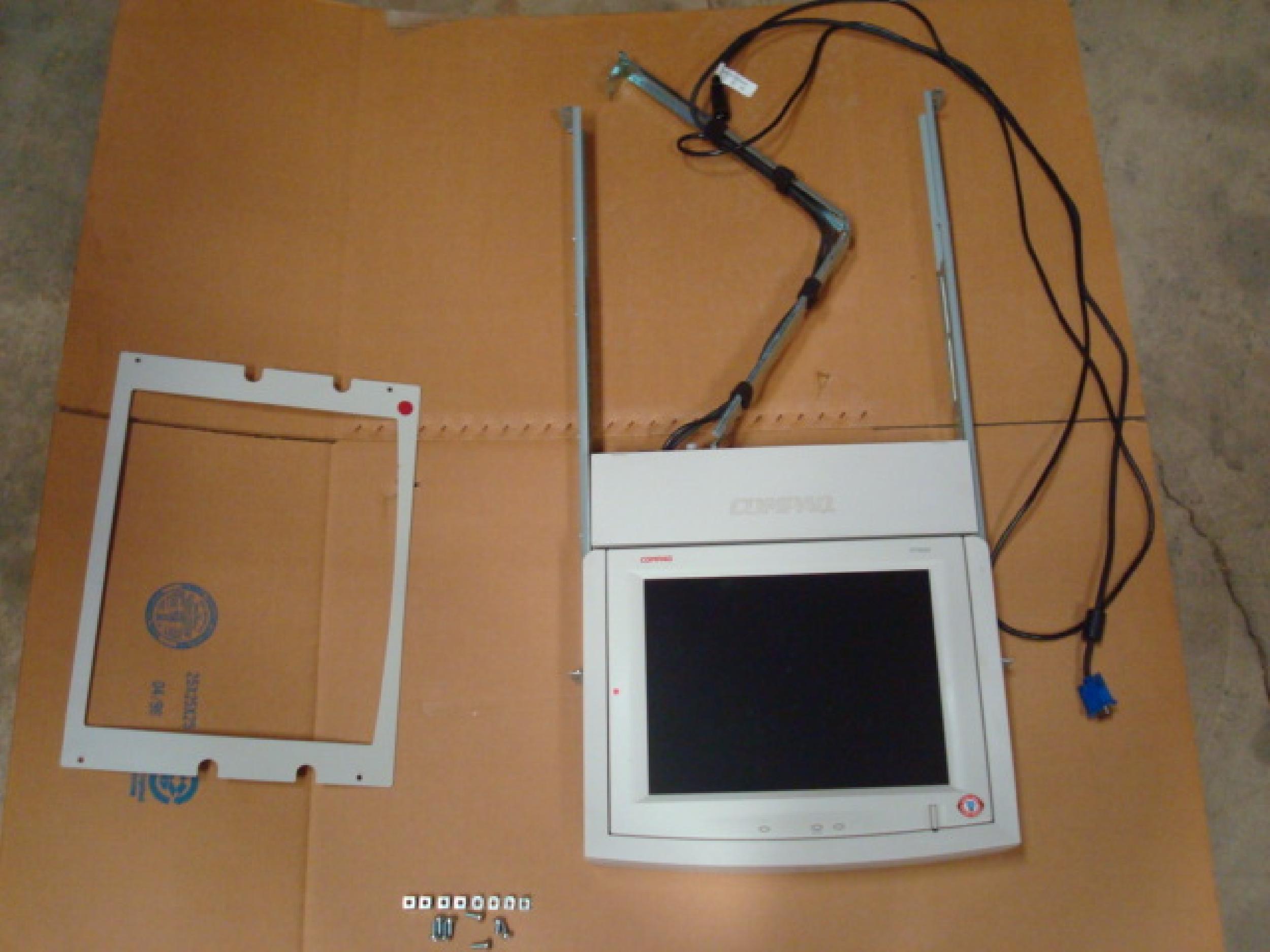 COMPAQ / HEWLETT PACKARD / HP 128614-001 RACK MOUNT LCD PANEL - BEIGE