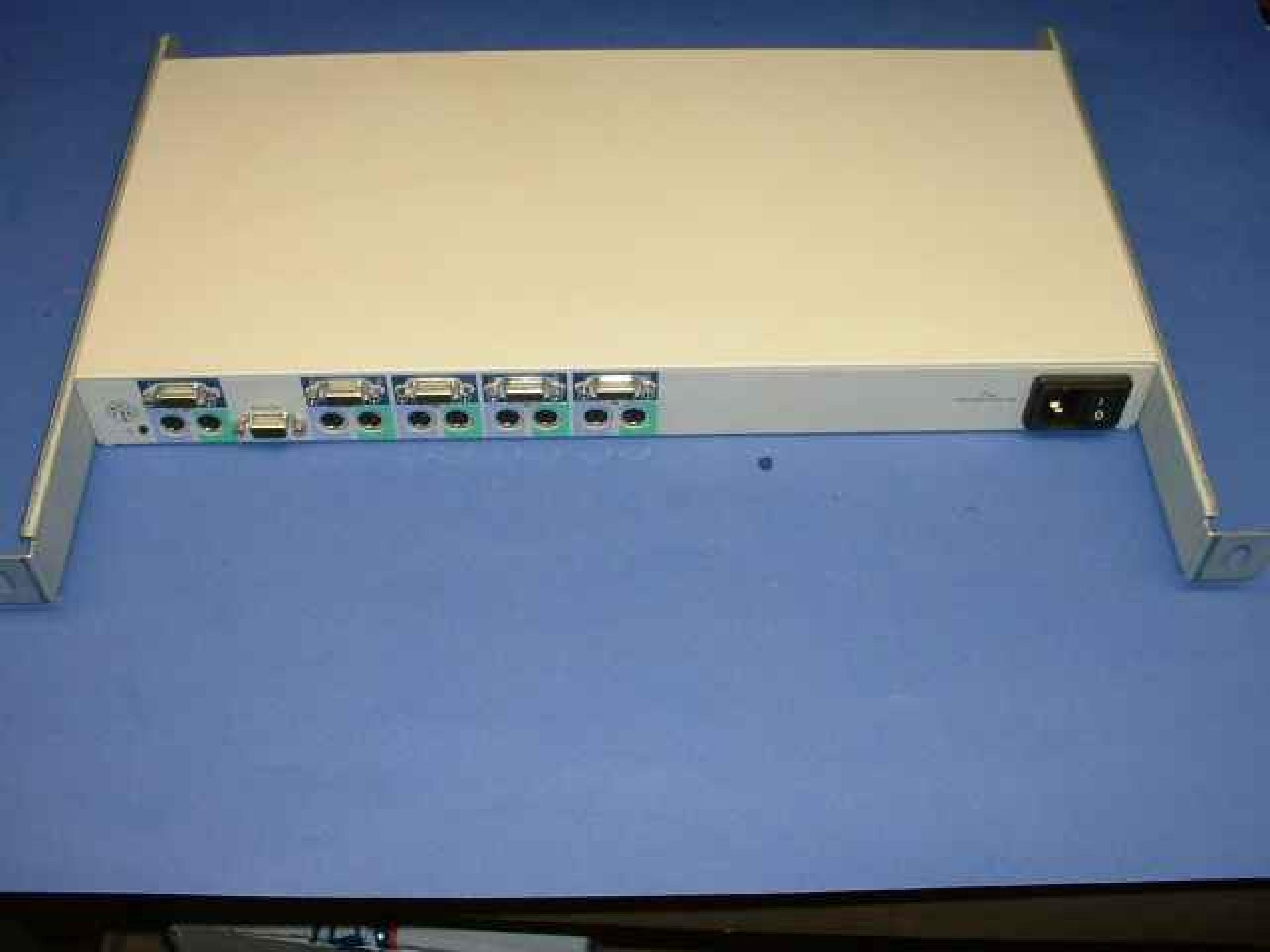 COMPAQ / HEWLETT PACKARD / HP 147092-001 4 PORT SERVER KVM SWITCH RACK MOUNT