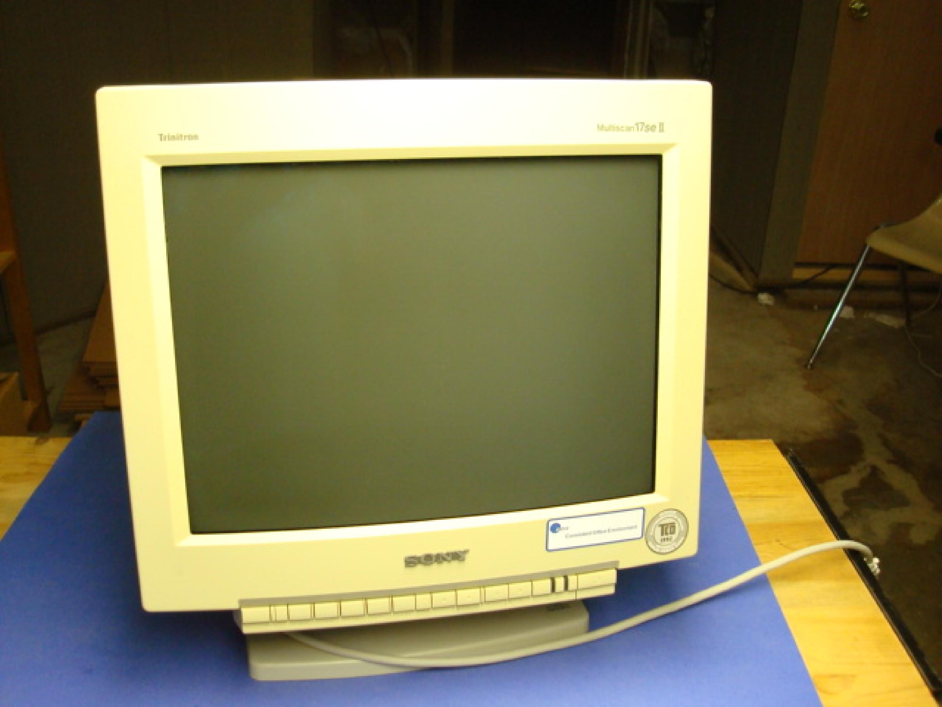 SONY GDM17SE2T 17INCH CRT MONITOR, GOOD PICTURE, GRADE B