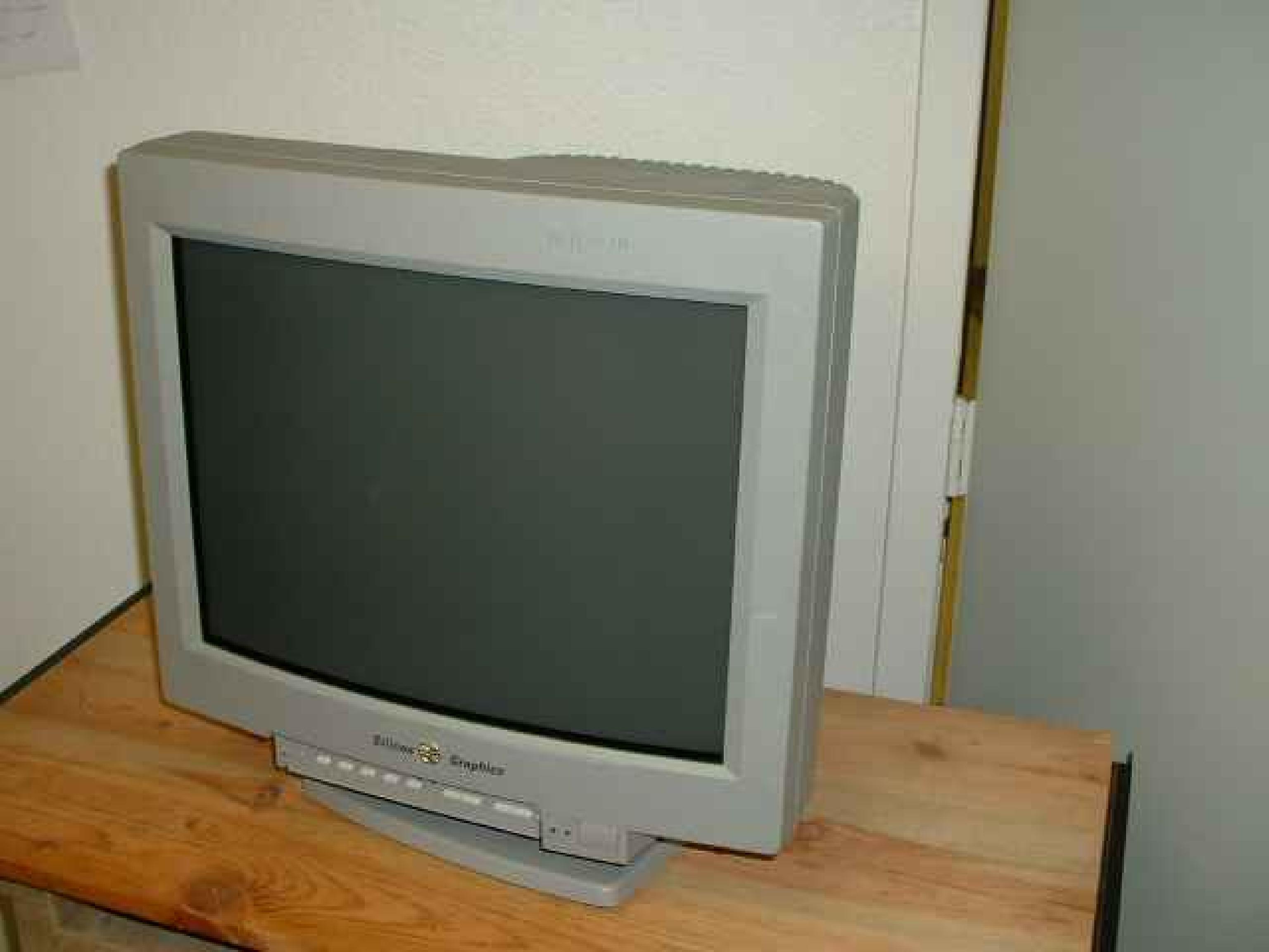 SILICON GRAPHICS GDM-20E21 20INCH CRT MONITOR - GRADE D, CRACKED CASE