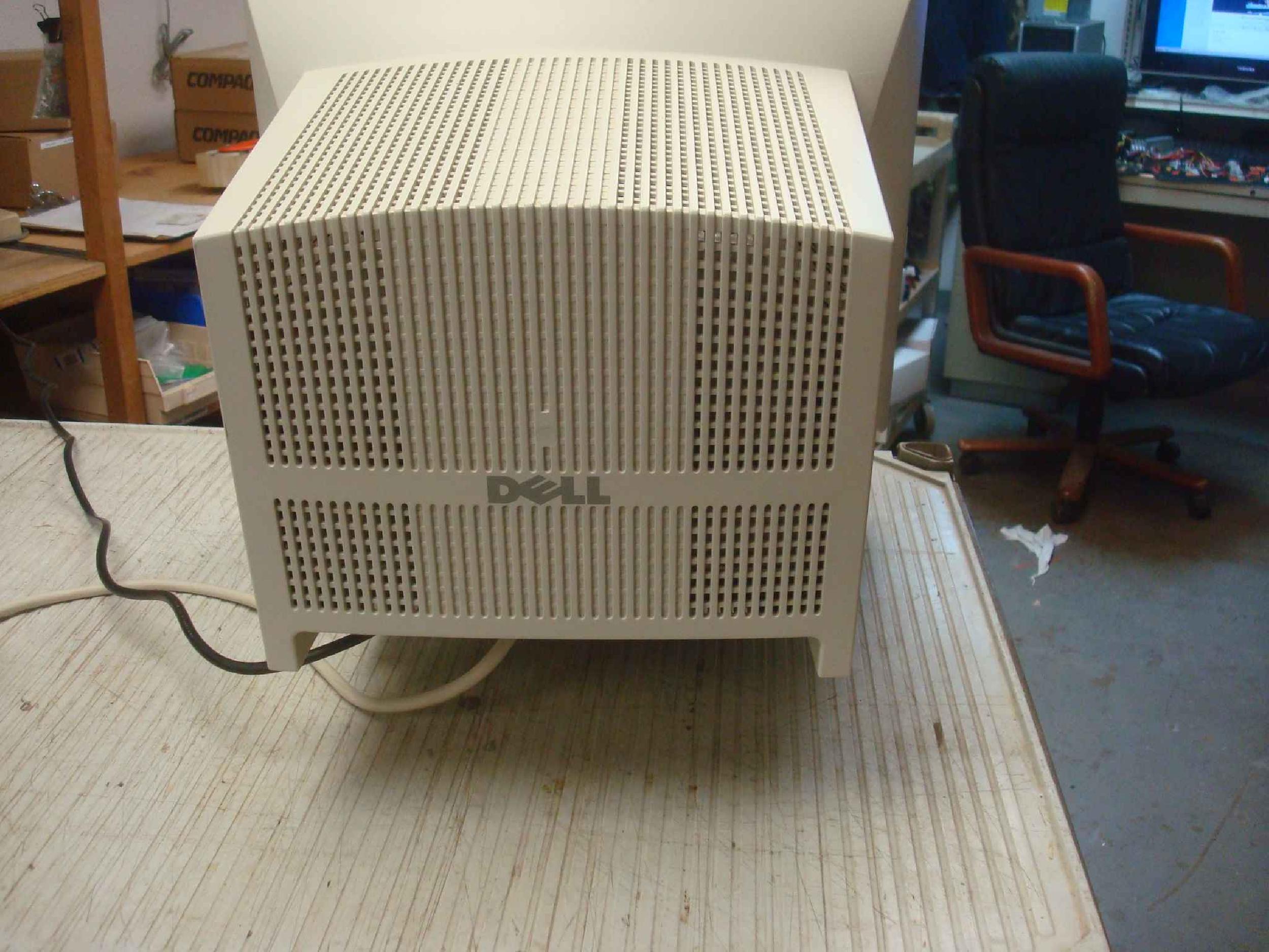 DELL 02010V 17INCH CRT WITH WHITE CASE - GRADE B