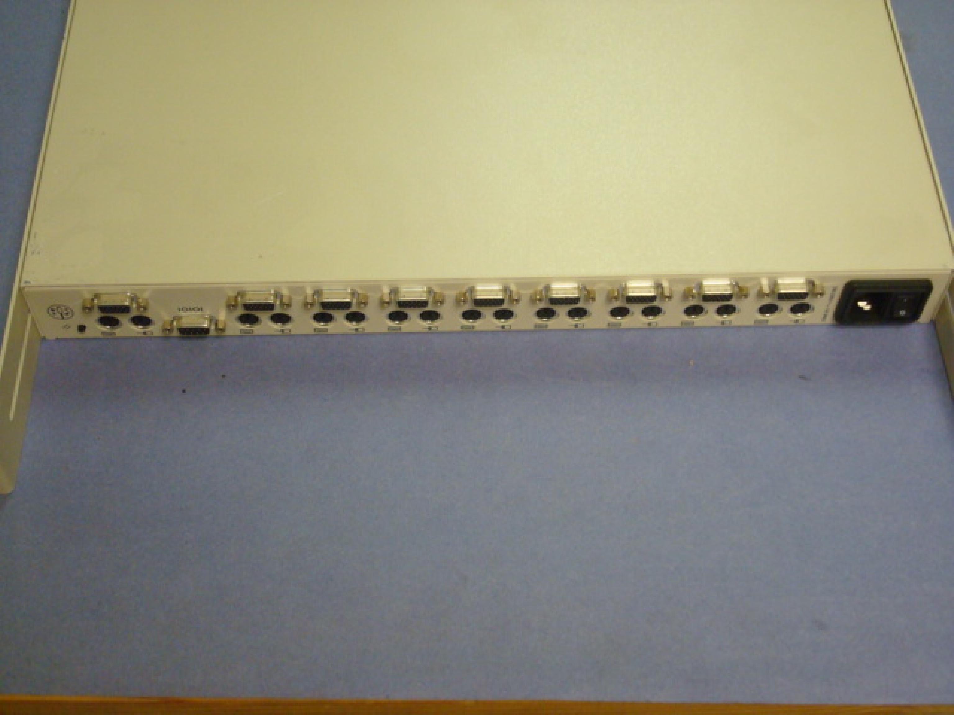 APEX / AVOCENT 106-0002-00 OUTLOOK 8 PORT KVM SWITCH RACK MOUNT WITH RAILS