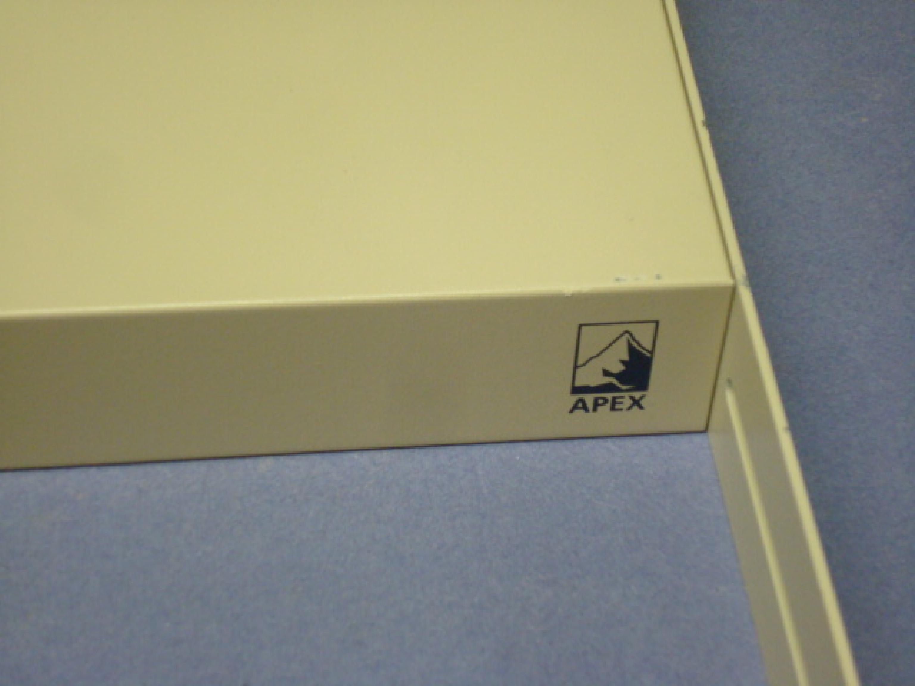 APEX / AVOCENT 106-0002-00 OUTLOOK 8 PORT KVM SWITCH RACK MOUNT WITH RAILS