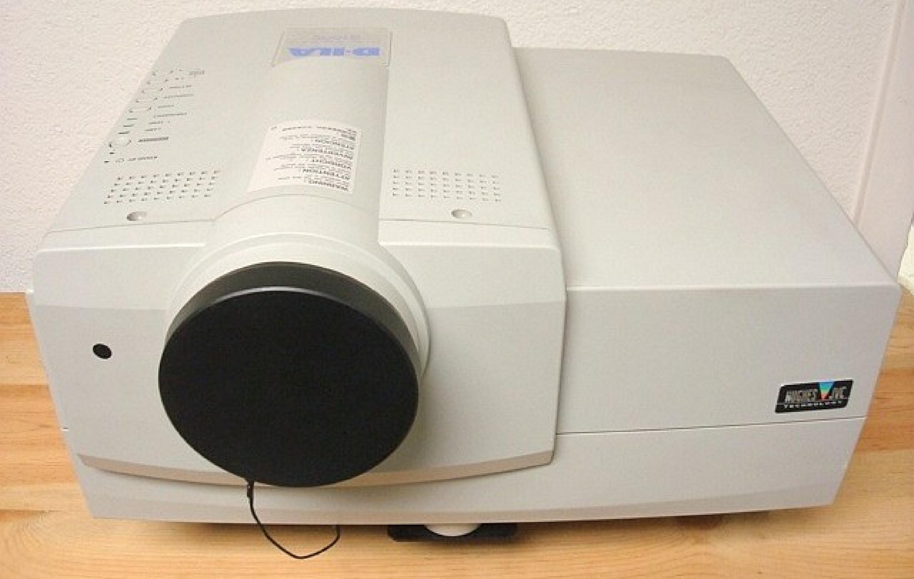 HUGHES / JVC D-ILA DIGITAL GRAPHICS PROJECTOR WITH BASE