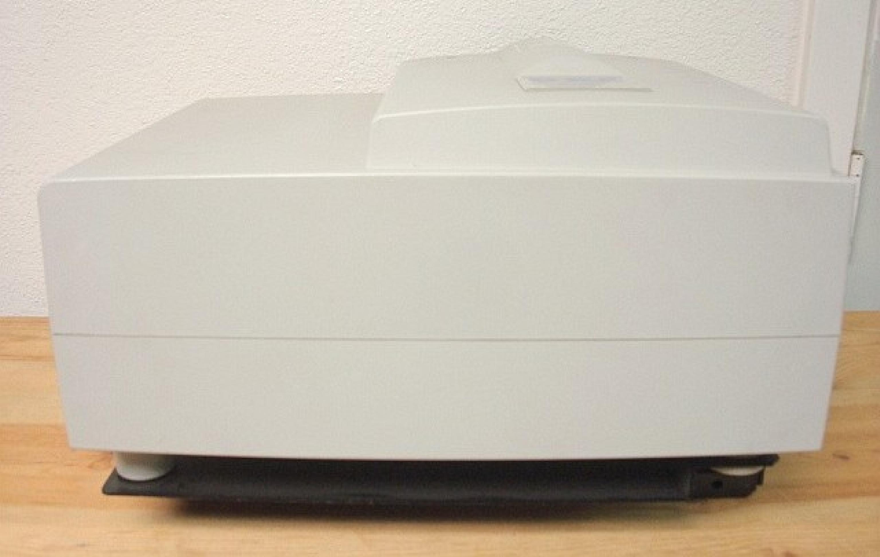 HUGHES / JVC D-ILA DIGITAL GRAPHICS PROJECTOR WITH BASE