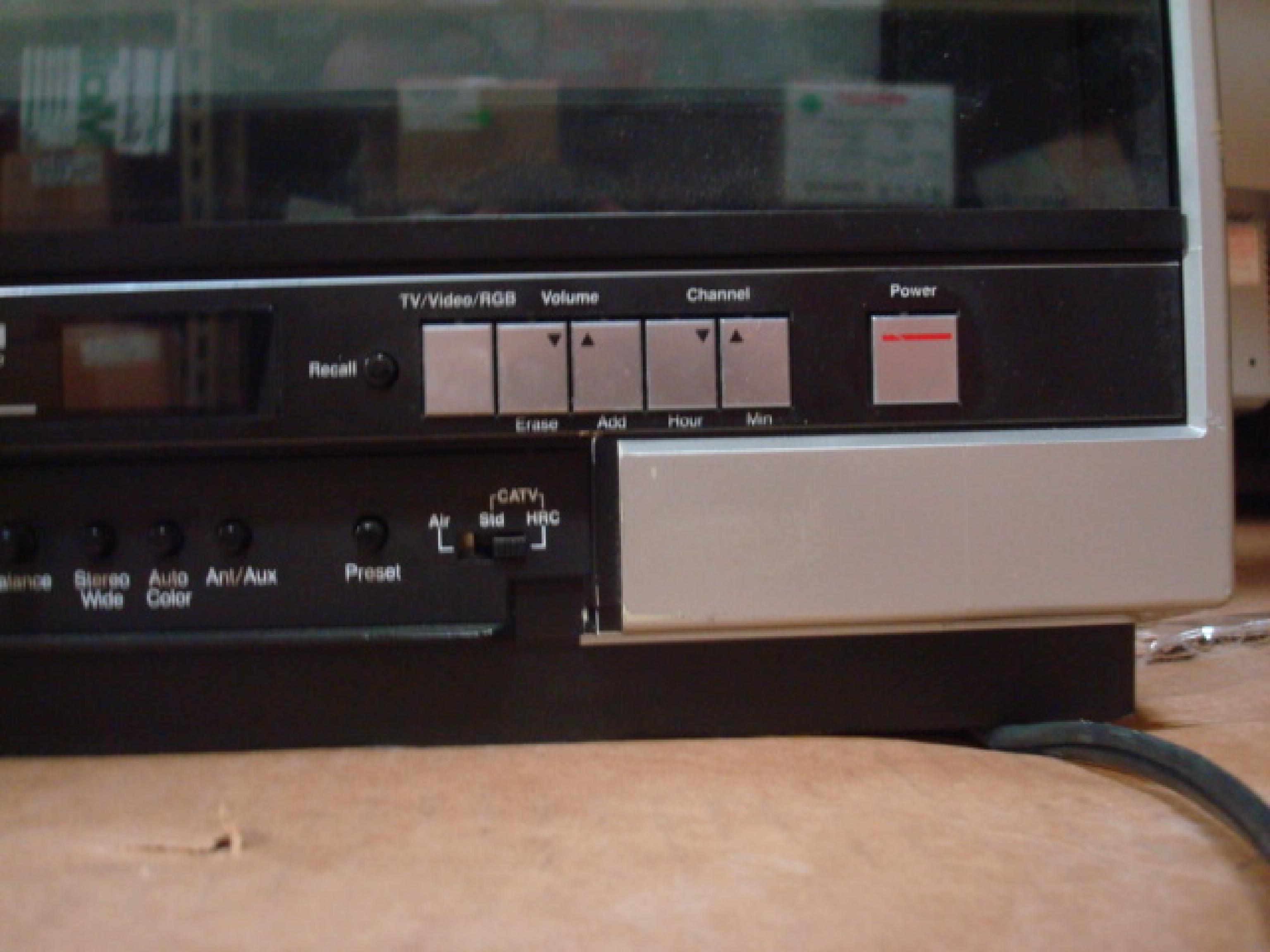 JCPENNEY 685-2220-00 RGB STEREO MONITOR RECEIVER VHF, RCA VIDEO IN AND OUT, AUDIO IN AND OUT, UHF, RGB, EXTERNAL SPEAKERS, EARPHONE, HEADPHONES, CIRCA YEAR 1985