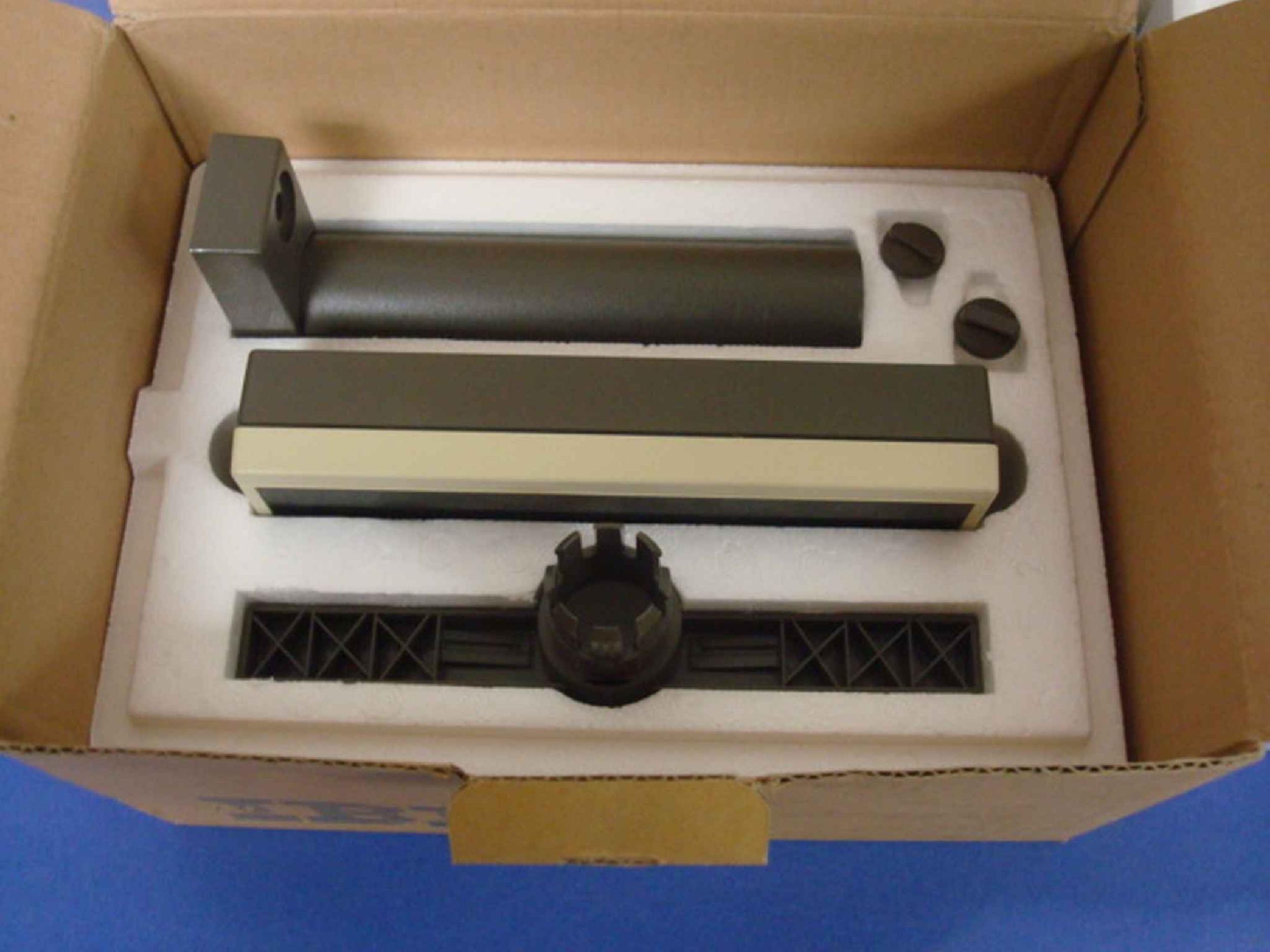 IBM 73G1105 CUSTOMER DISPLAY WITH POST AND YOKE FOR 4690-3501 ETC