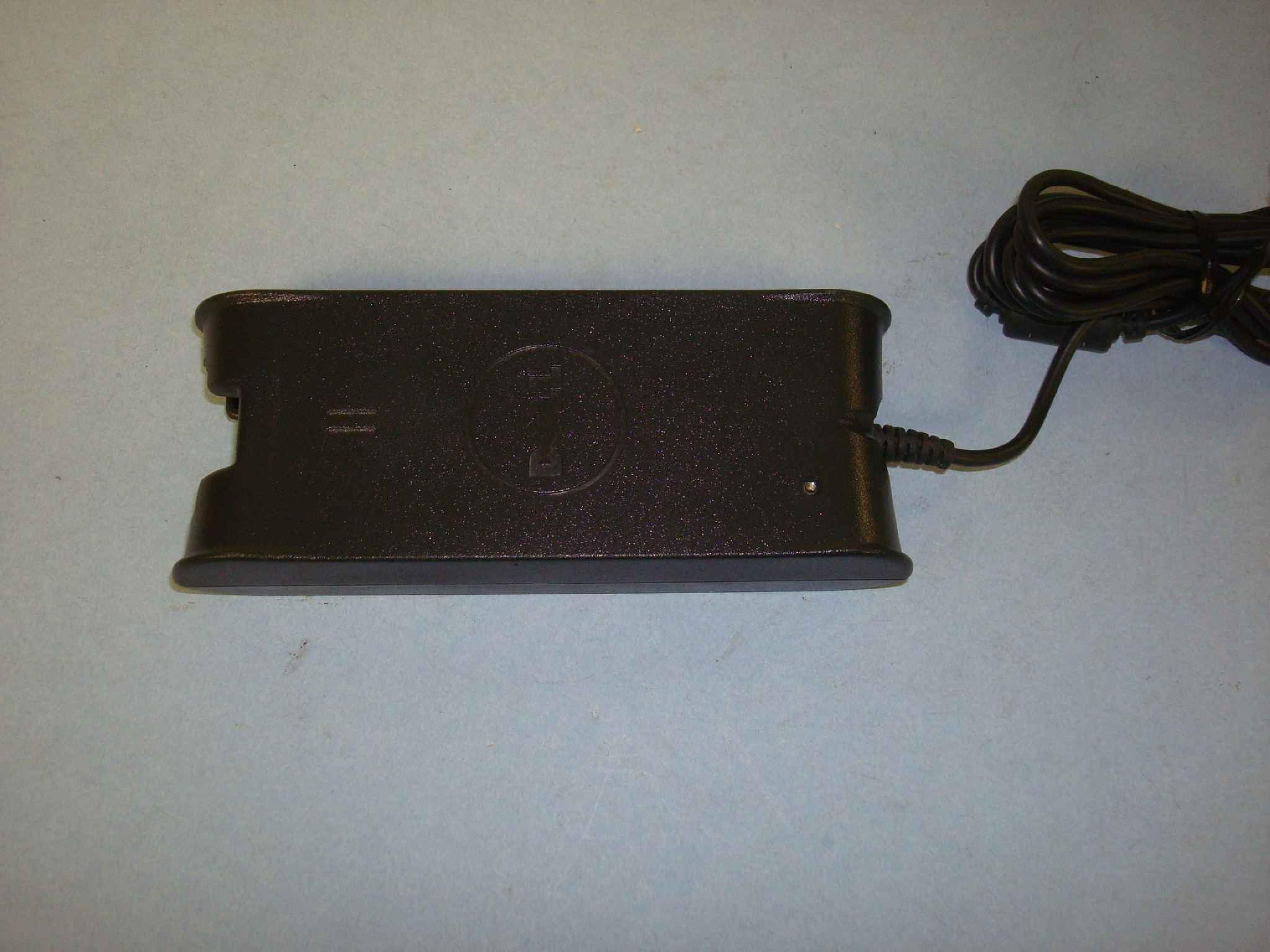 DELL 9T215 NO WALL PLUG INCLUDED 19.5V DC 4.62A AC ADAPTER WITH BARREL CONNECTOR