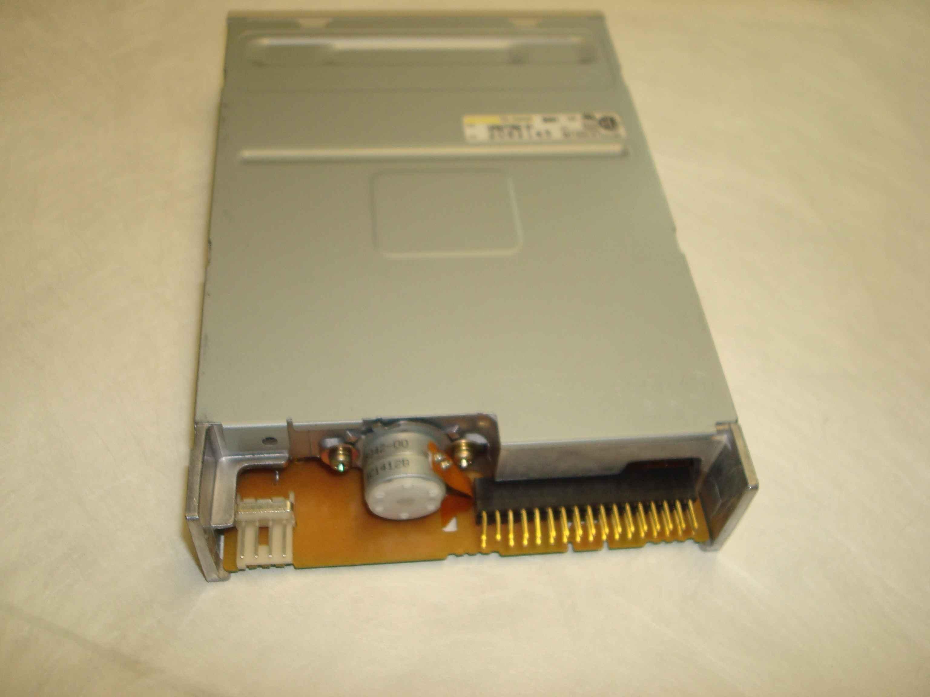 TEAC 193077B2-91 1.44MB FLOPPY DRIVE WITH BEIGE BEZEL