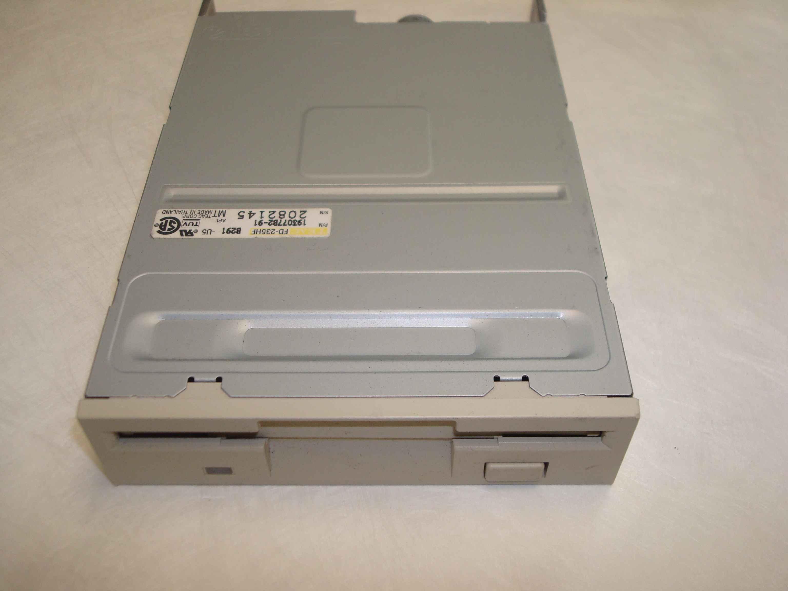 TEAC 193077B2-91 1.44MB FLOPPY DRIVE WITH BEIGE BEZEL