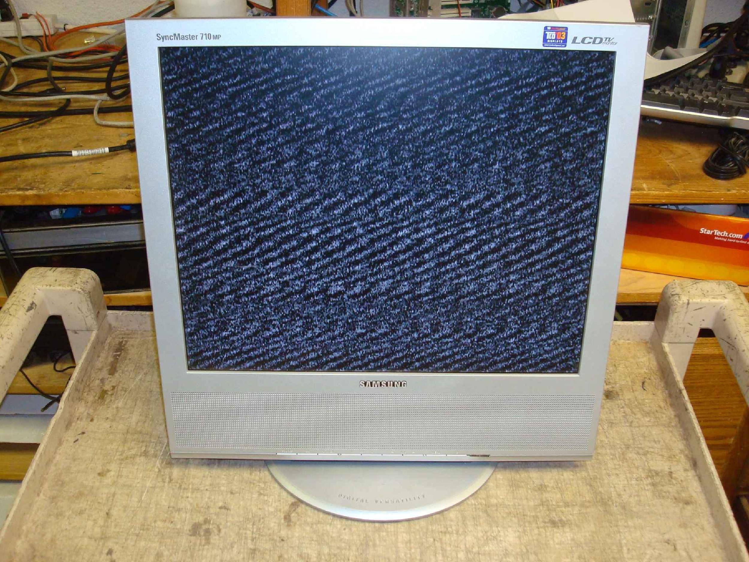 SAMSUNG MH17NSSS SILVER / GREY 17 INCH LCD MONITOR / TV