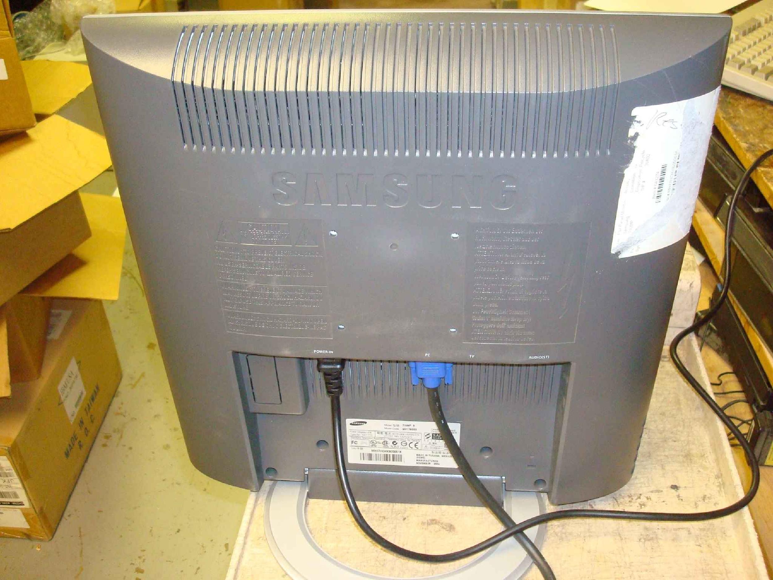 SAMSUNG MH17NSSS SILVER / GREY 17 INCH LCD MONITOR / TV