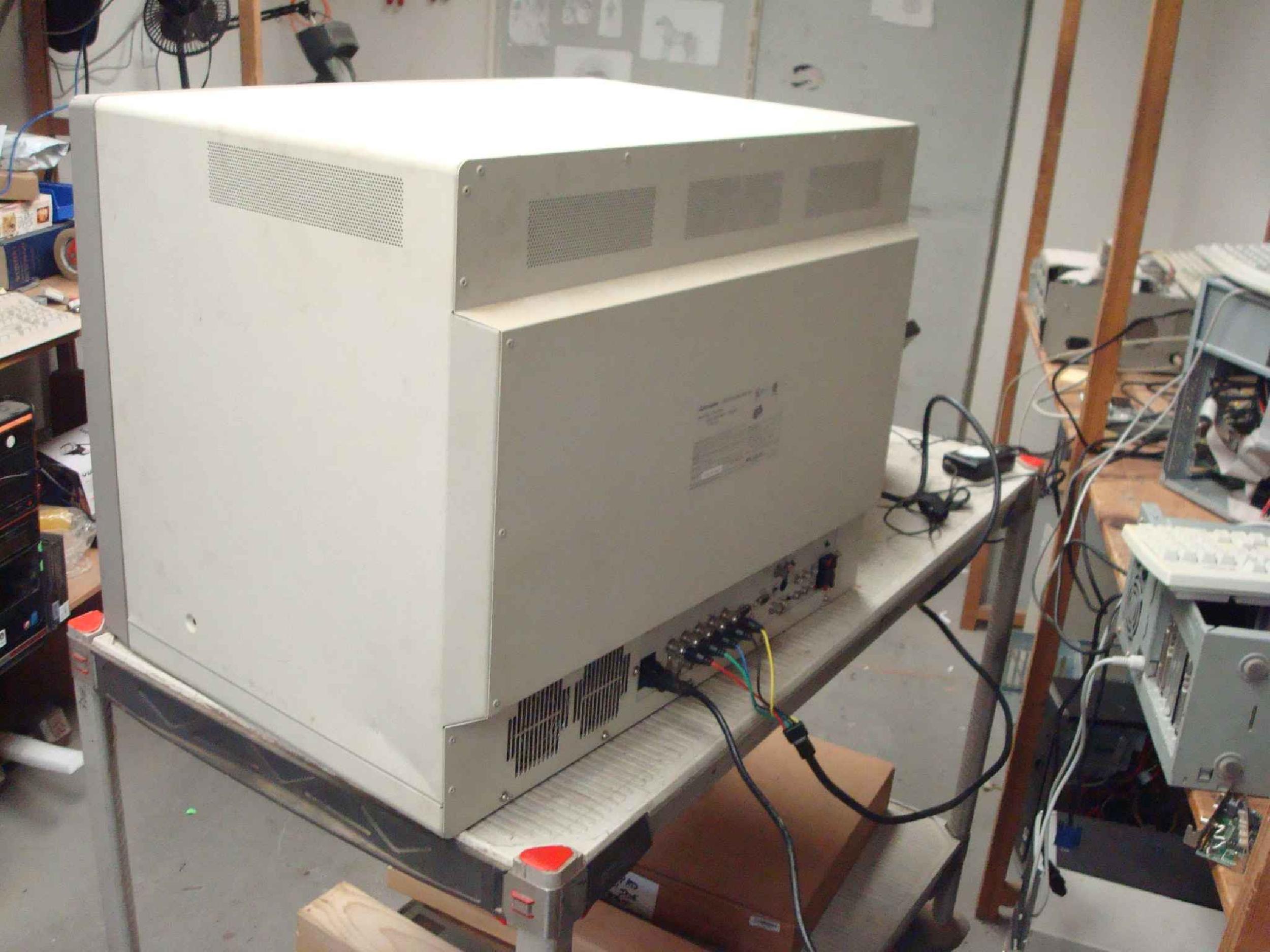 MITSUBISHI XC-2930C MEGAVIEW PRO 29 INCH COLOR DISPLAY MONITOR