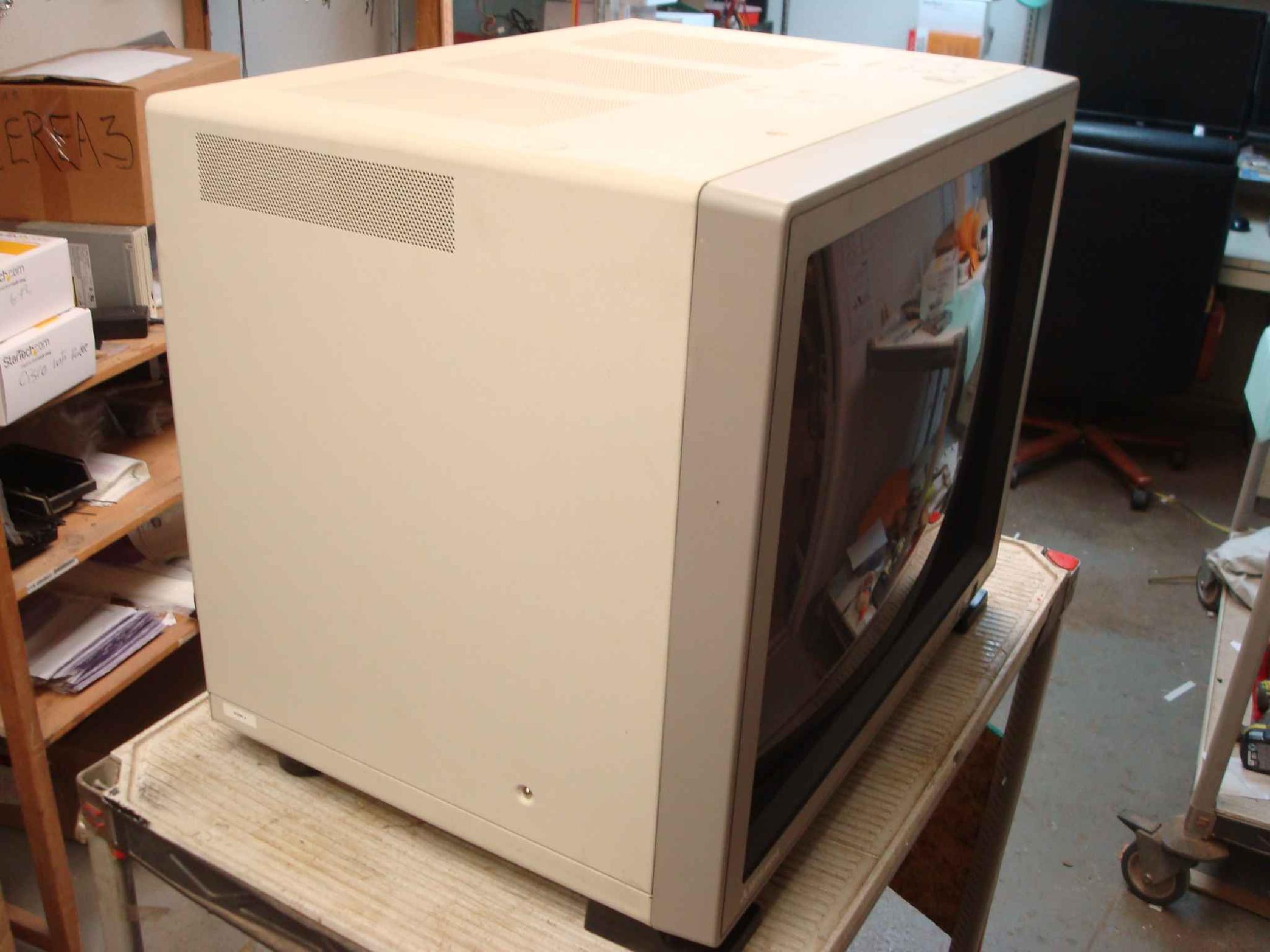 MITSUBISHI XC-2930C SN 505101531 MEGAVIEW PRO 29 INCH COLOR DISPLAY MONITOR