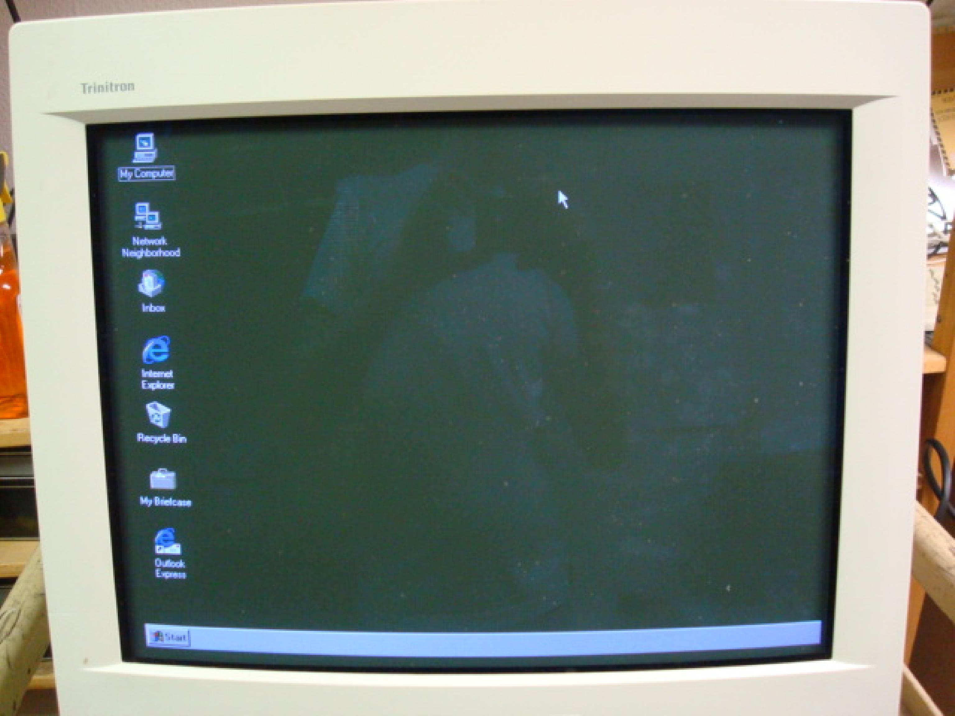 DELL D1626HT 21INCH TRINITRON MONITOR VGA AND 5PORT BNC PICTURE GRADE A, CASE GRADE B, SN 2738901