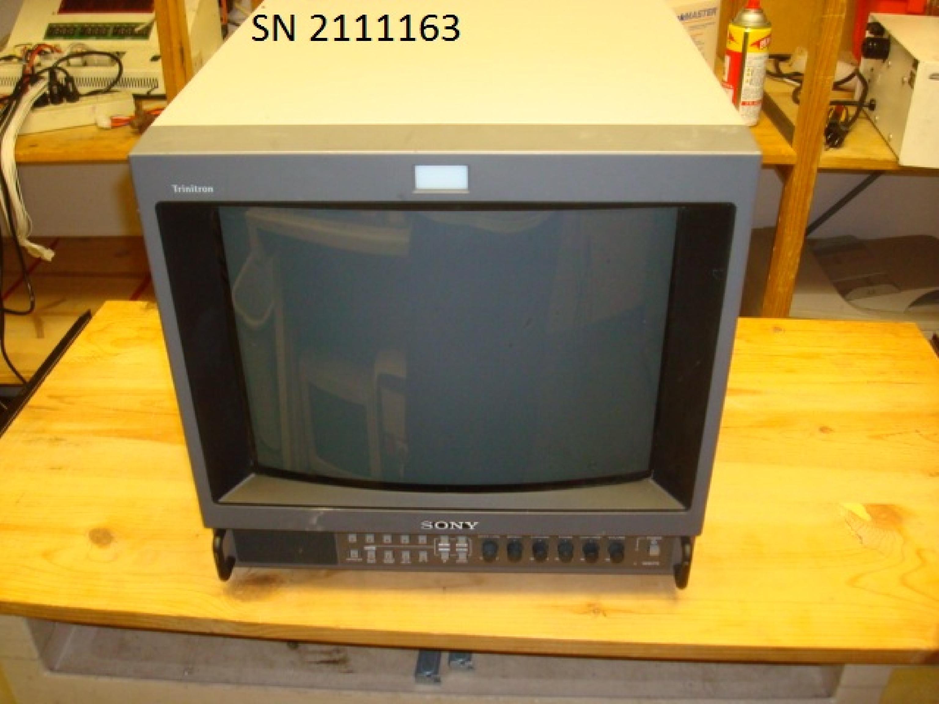 SONY PVM-14M2U COSMETIC DENT, TRINITRON MONITOR MULTIPLE INPUTS