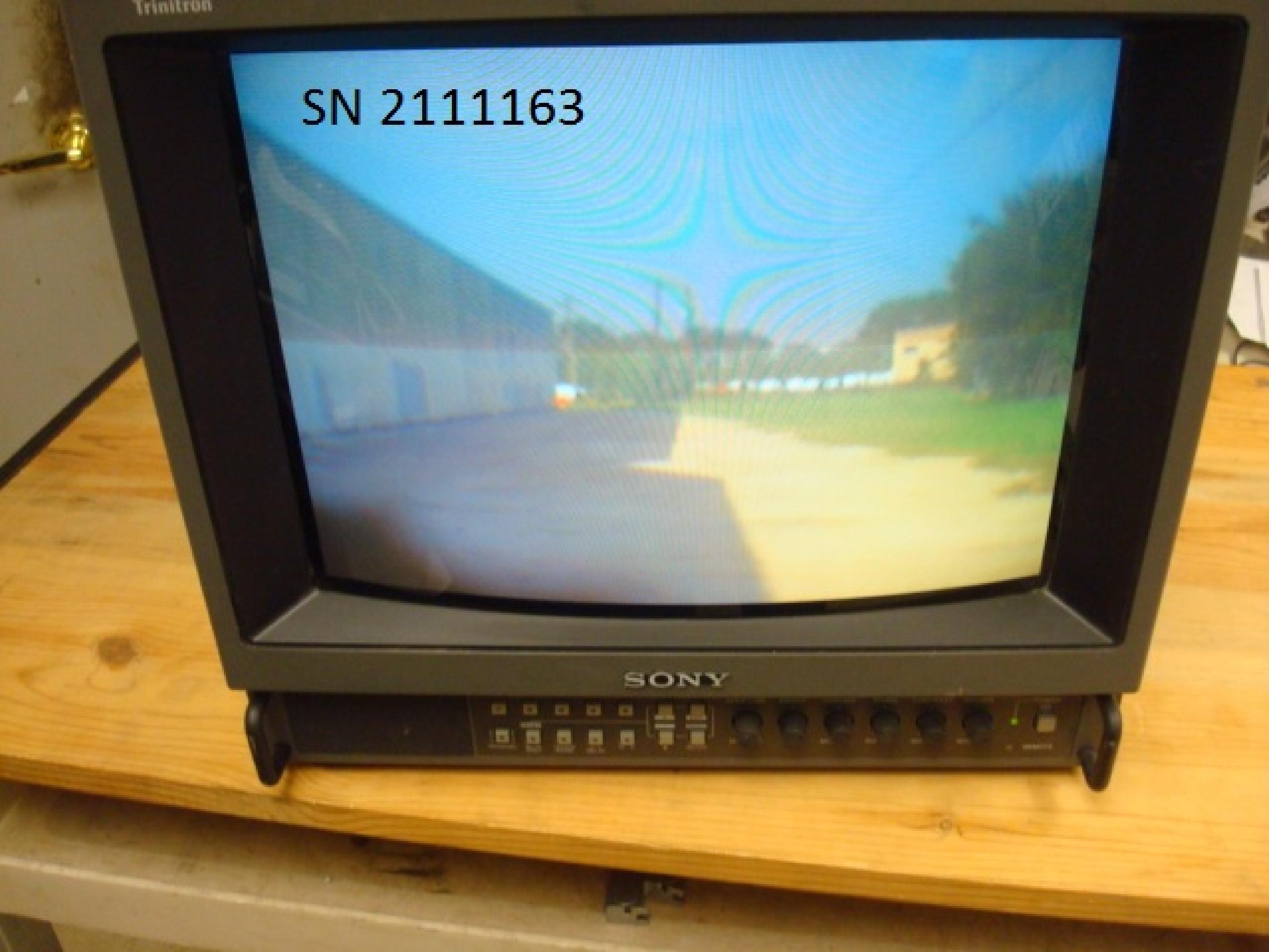 SONY PVM-14M2U COSMETIC DENT, TRINITRON MONITOR MULTIPLE INPUTS