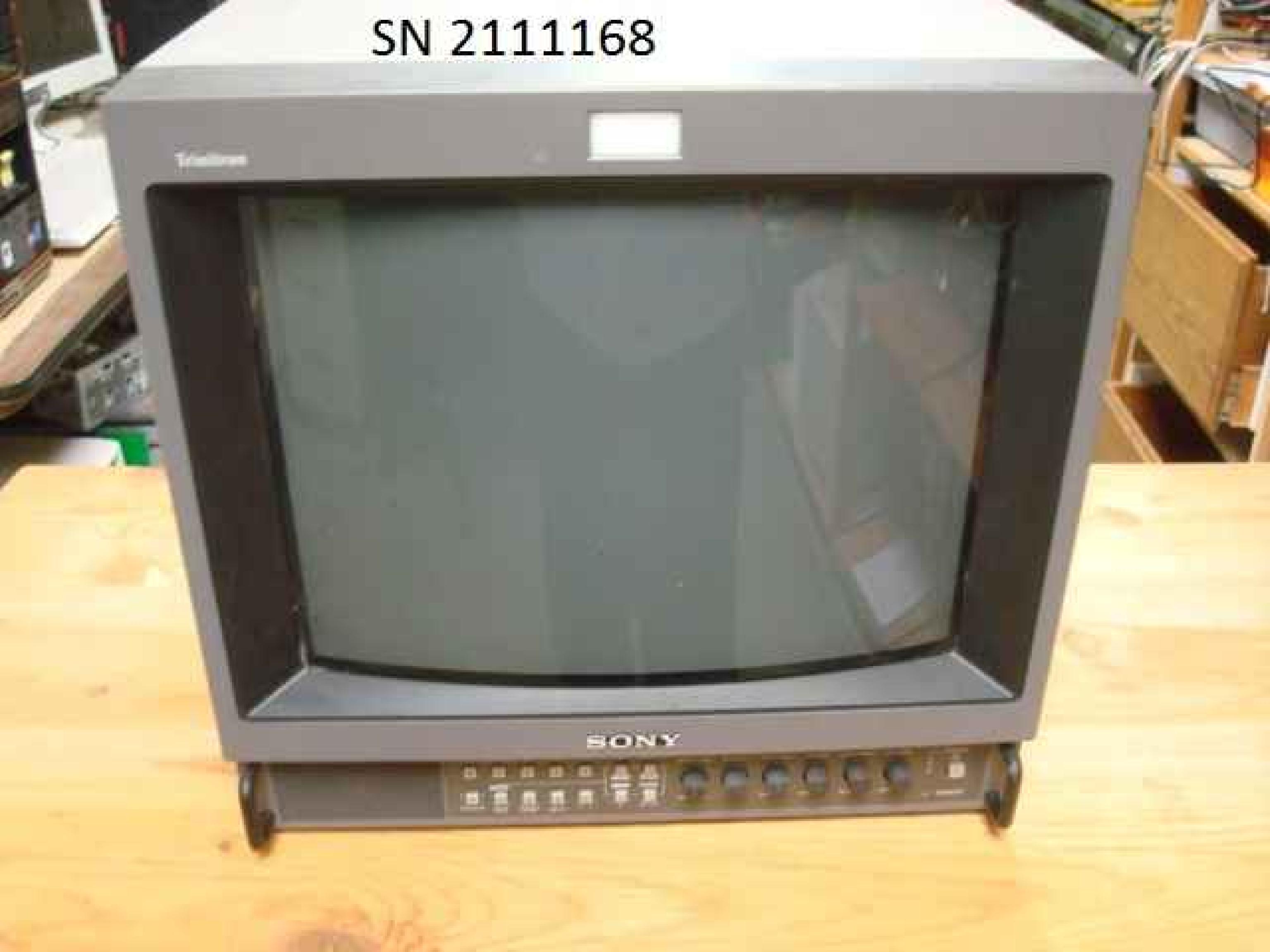 SONY PVM-14M2U COSMETIC DENT, TRINITRON MONITOR MULTIPLE INPUTS