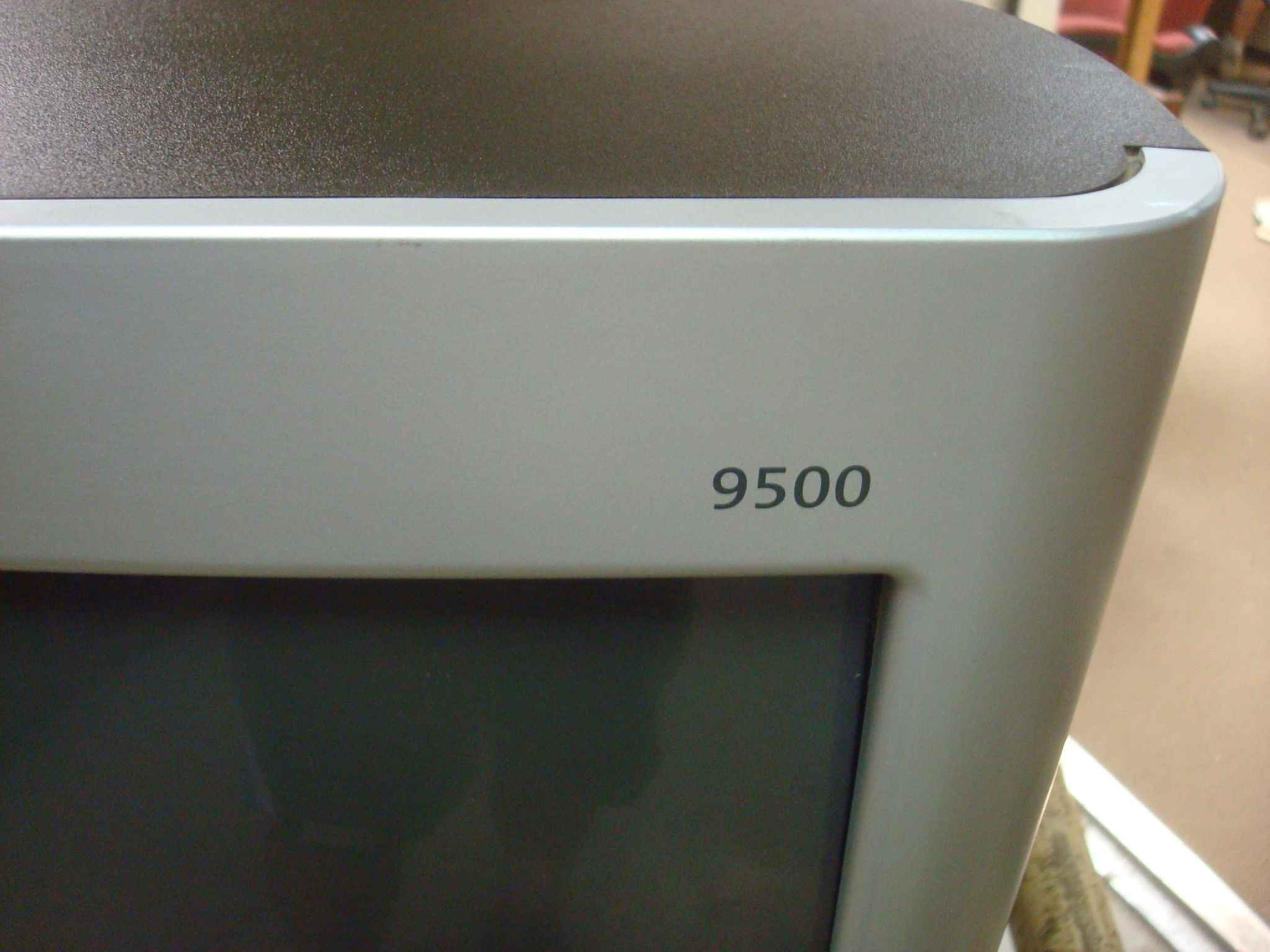 COMPAQ / HEWLETT PACKARD / HP S9500 19INCH MONITOR BLACK AND SILVER